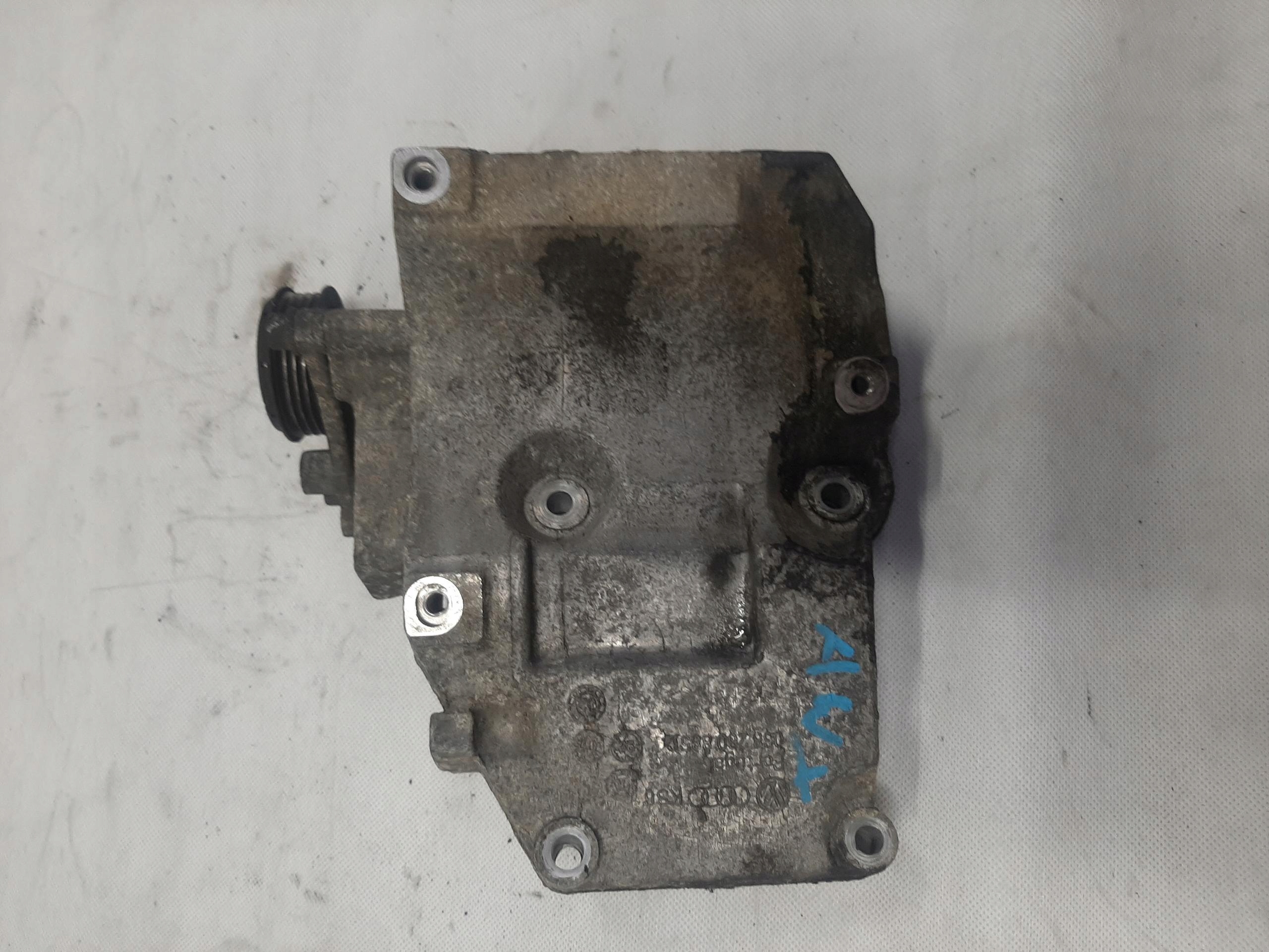 VW PASSAT B5 B7 AUDI A4 B6 1.9 TDI ŁAPA MOCOWANIE SPRĘŻARKI 038260885C