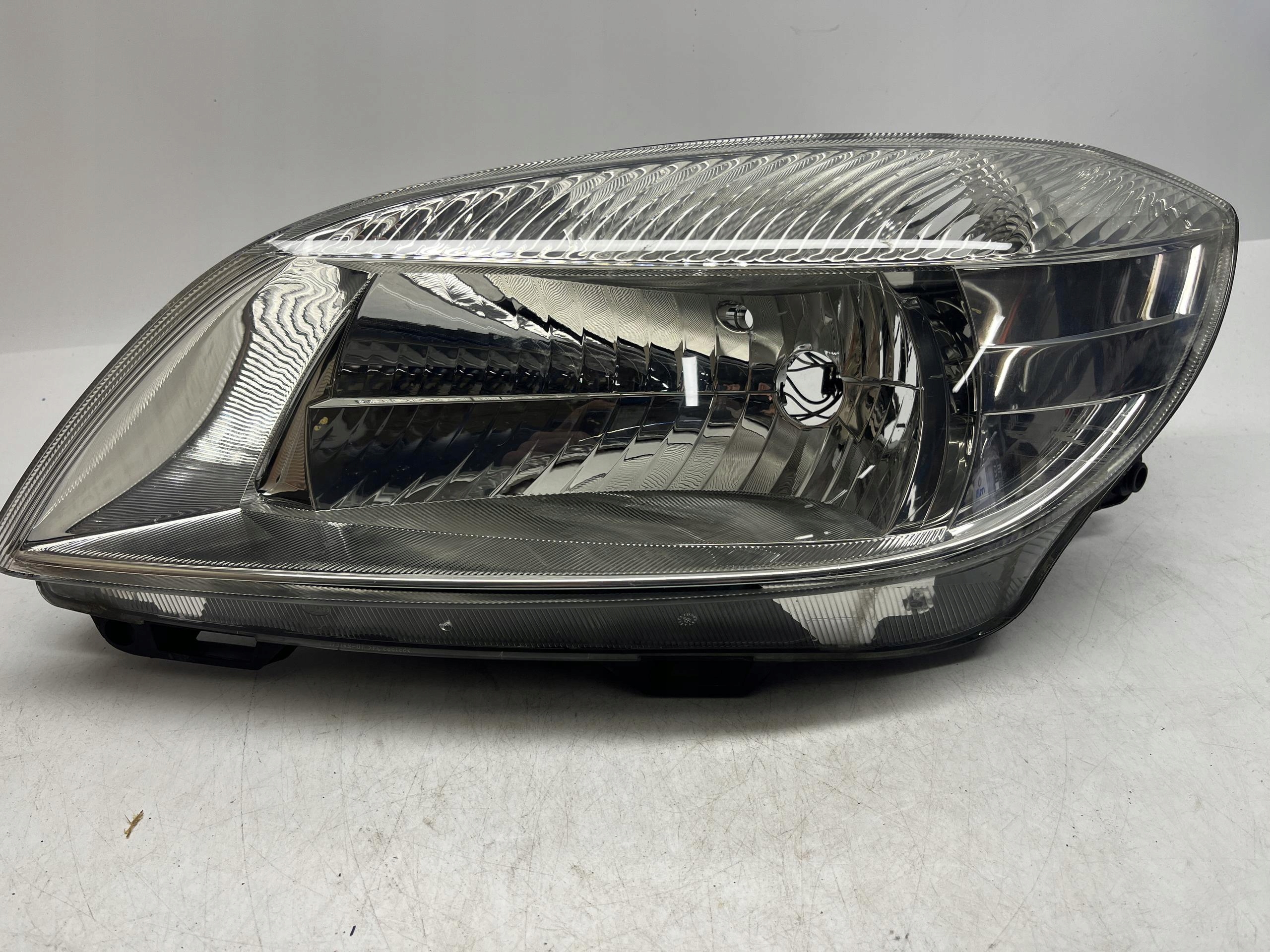 SKODA Fabia Reflektor Lampa Przód LEWY 5J1941015C