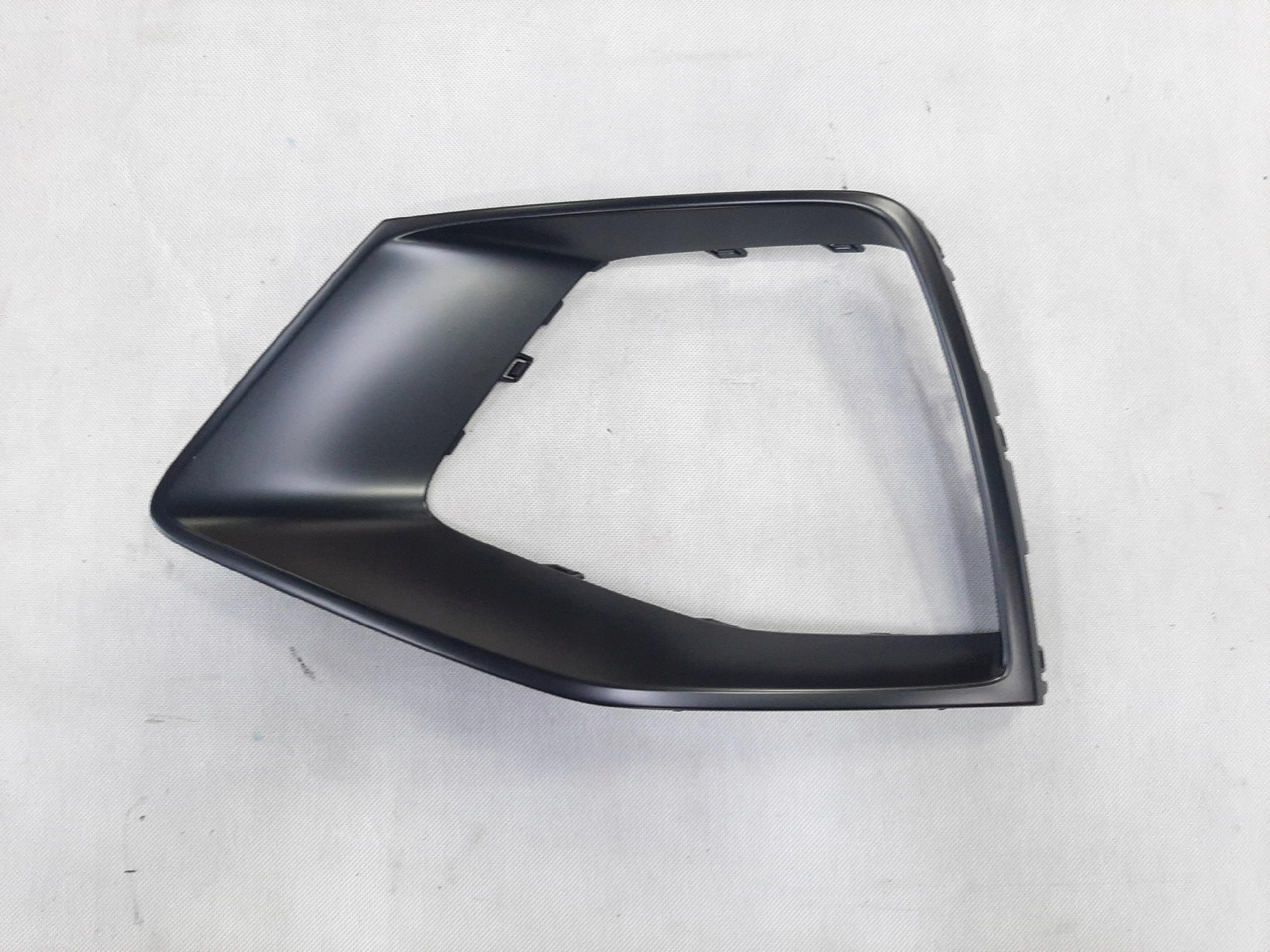 AUDI Q8 4M8 LISTWA KRATKA ZDERZAKA PRAWY PRZÓD S-LINE 4M8853257