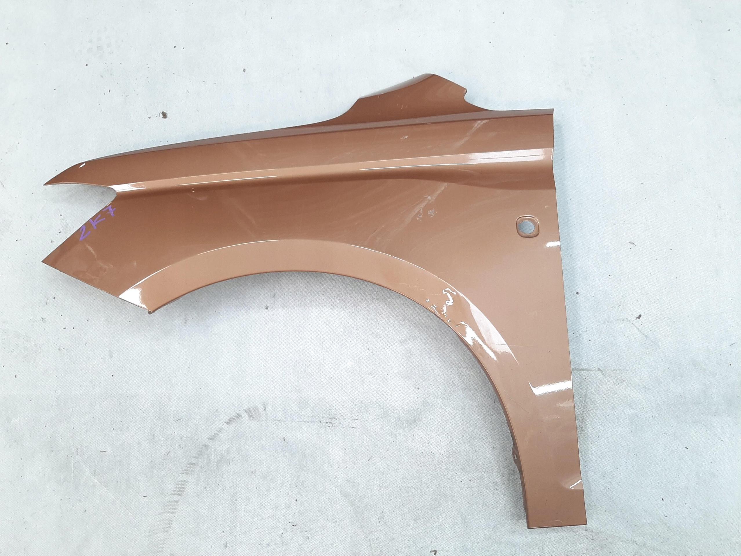 VW CADDY POSZYCIE BŁOTNIKA BŁOTNIK LEWY PRZEDNI PRZÓD 2K7821105