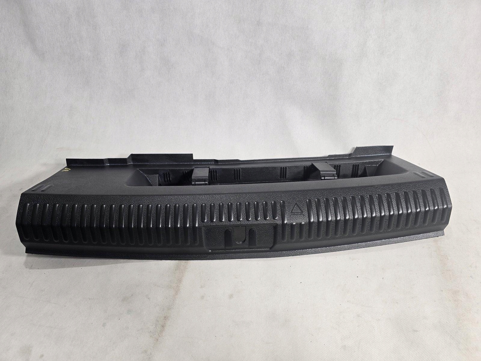 VW POLO V 6R OSŁONA PASA TYLNEGO TYŁ MASKOWNICA 6R6863485