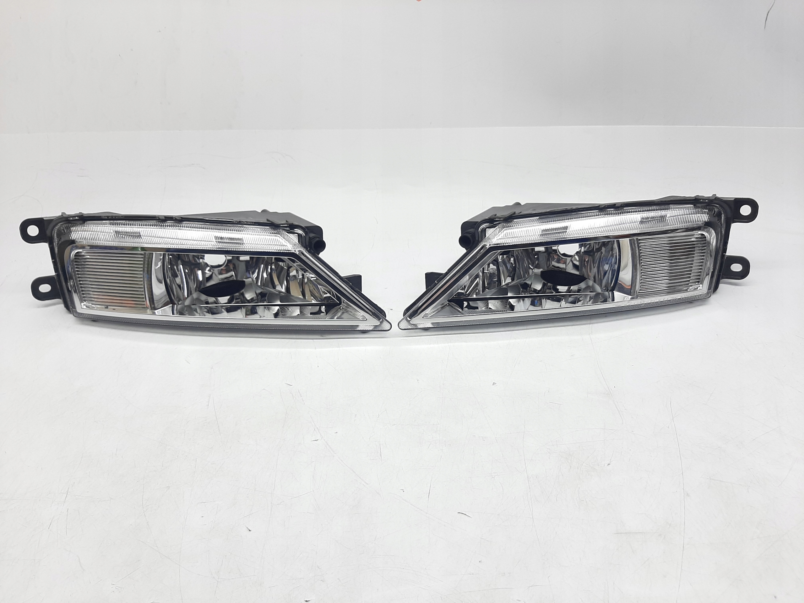 VW TIGUAN II HALOGEN PRZECIWMGIELNA LEWA PRAWA PRZÓD 5NA941699 5NA941700A