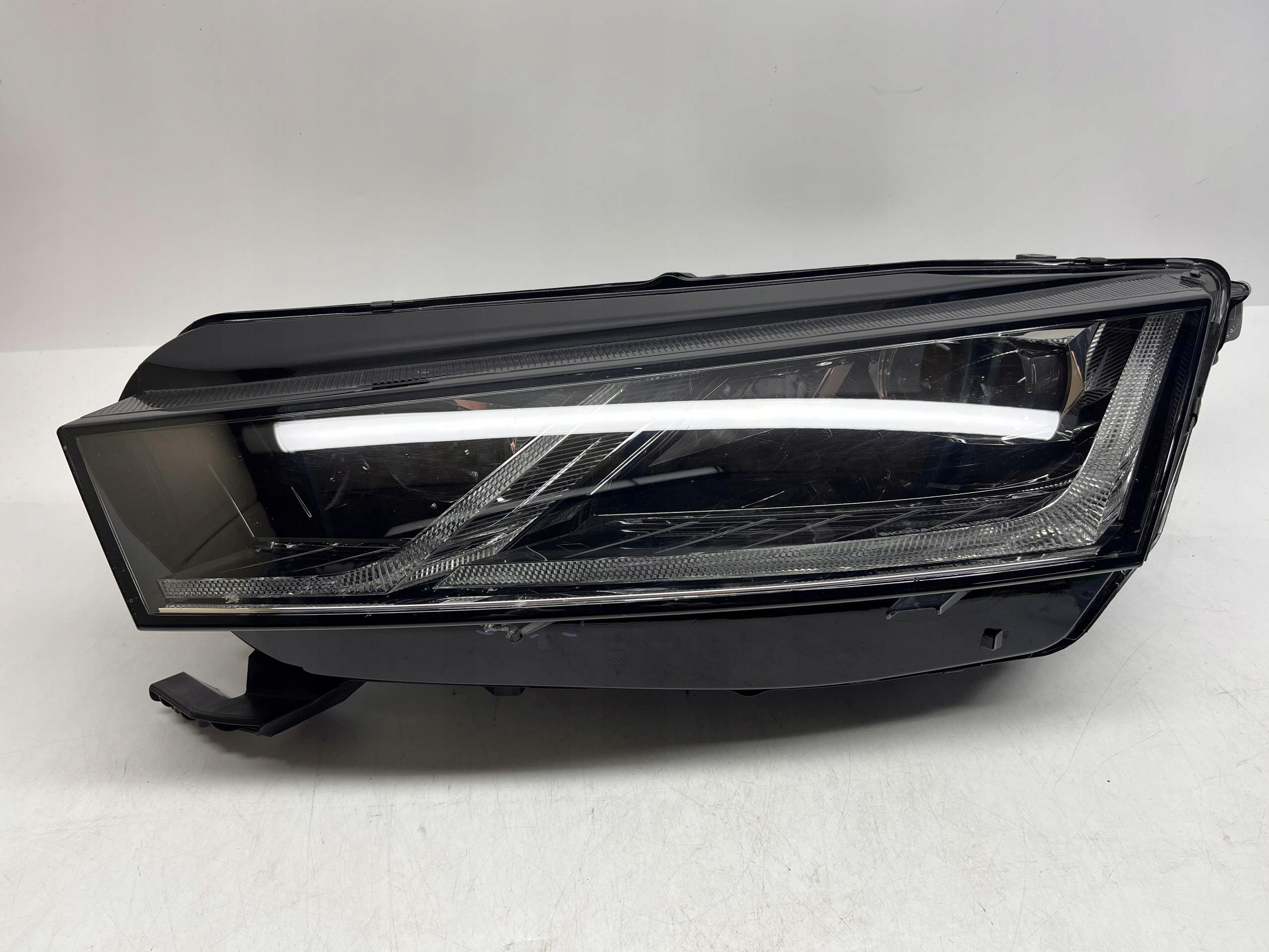 SKODA Octavia IV Reflektor Lampa Przód PRAWY LED 5E4941015A