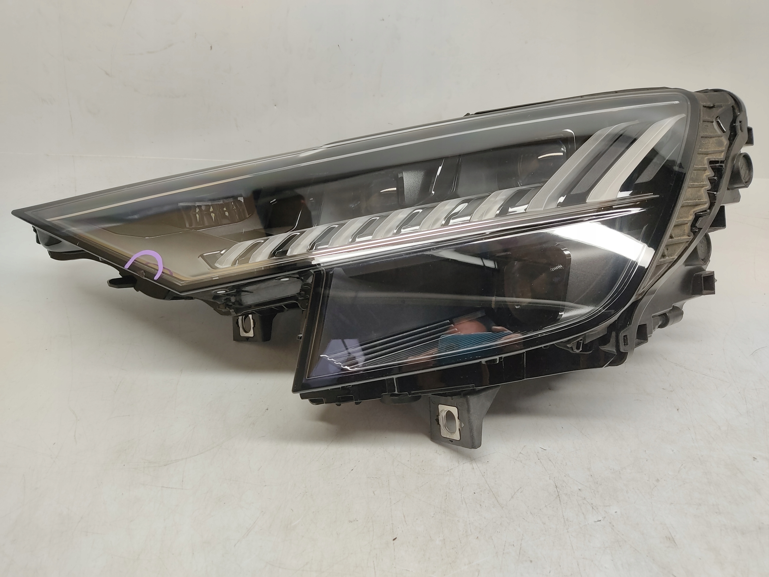 AUDI Q8 REFLEKTOR LAMPA LEWY PRZÓD LED MATRIX 4M8941035D
