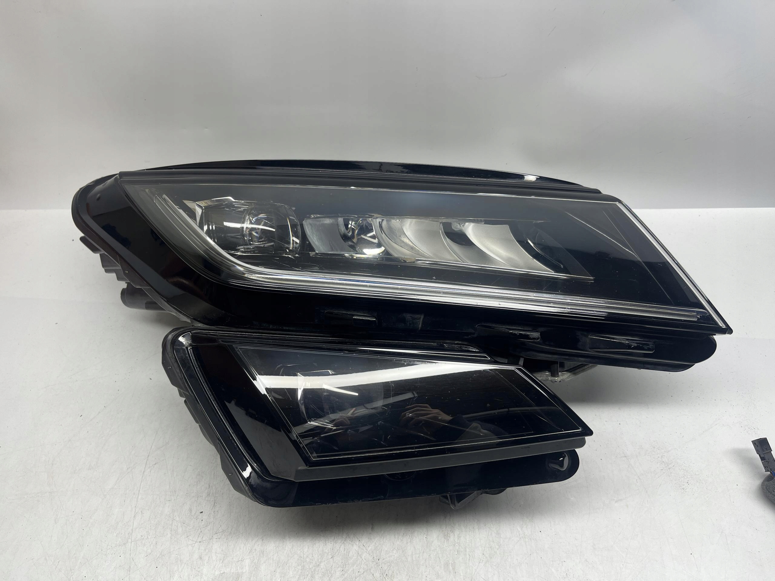 SKODA Kodiaq Reflektor Lampra Przód Prawy Led 566941016E