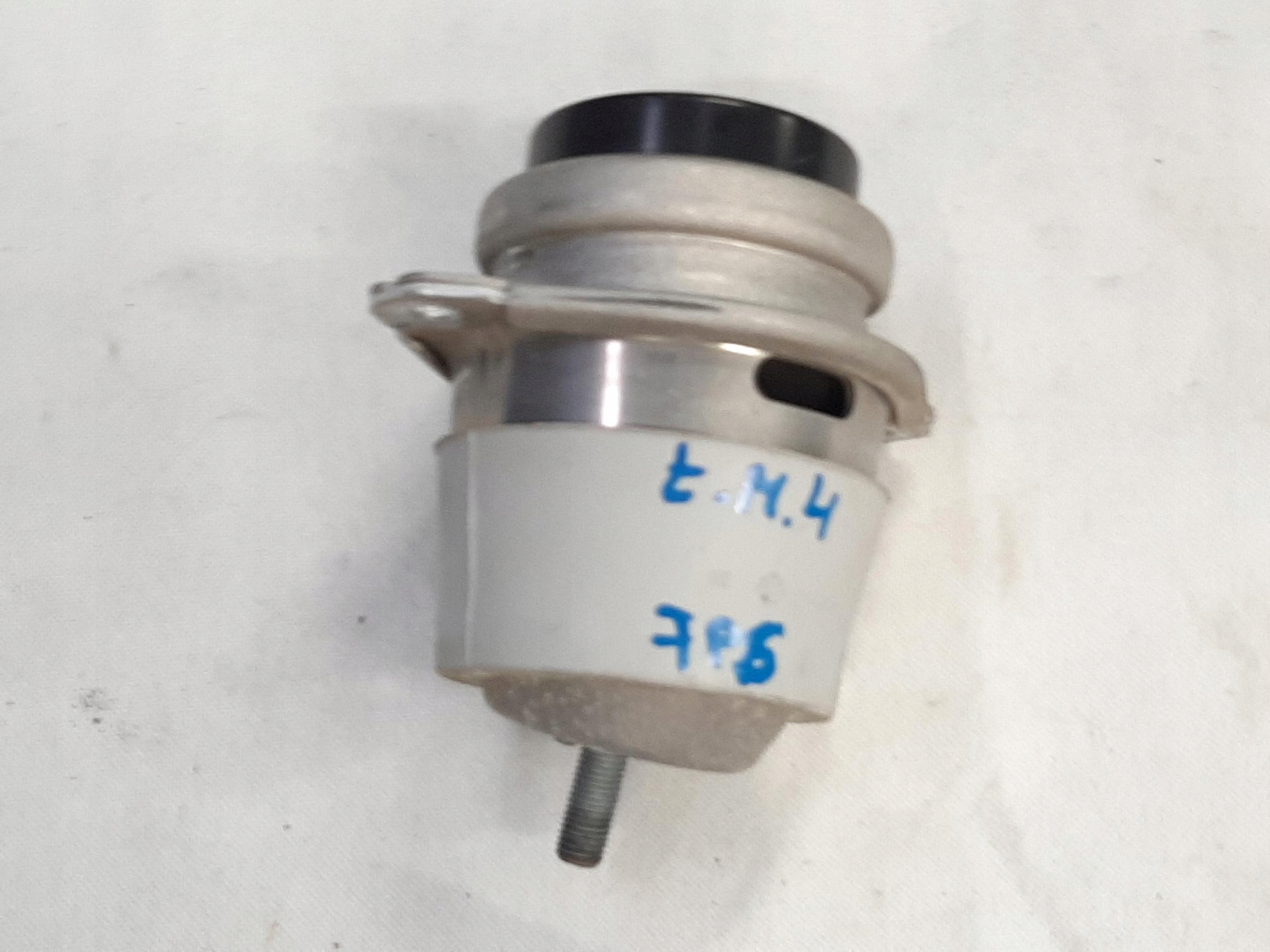 VW TOUAREG 7P 2010-2017 PODUSZKA SILNIKA 7P6199131D