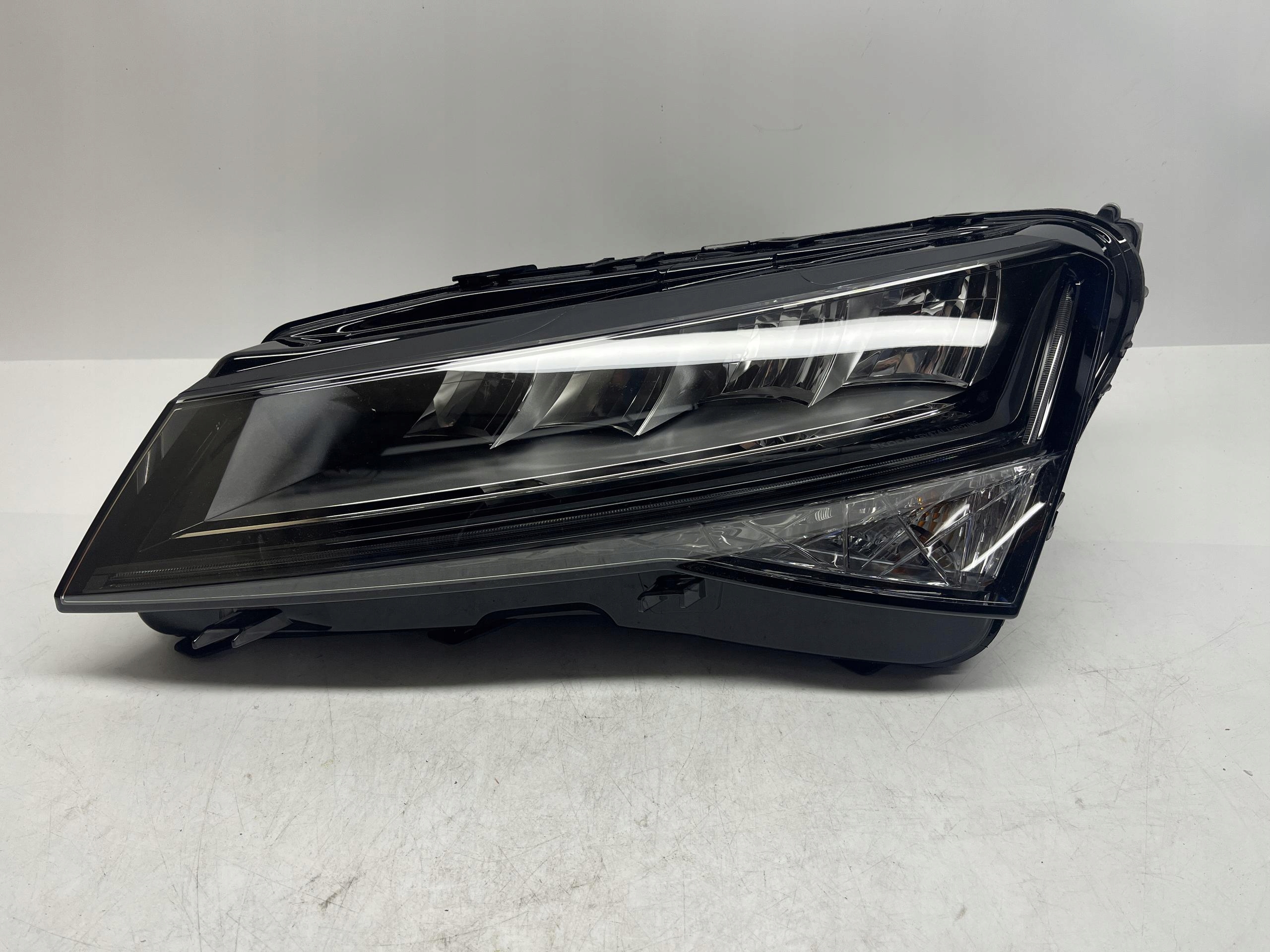 SKODA Superb Reflektor Lampa Przód Lewy LED 3V1941015C