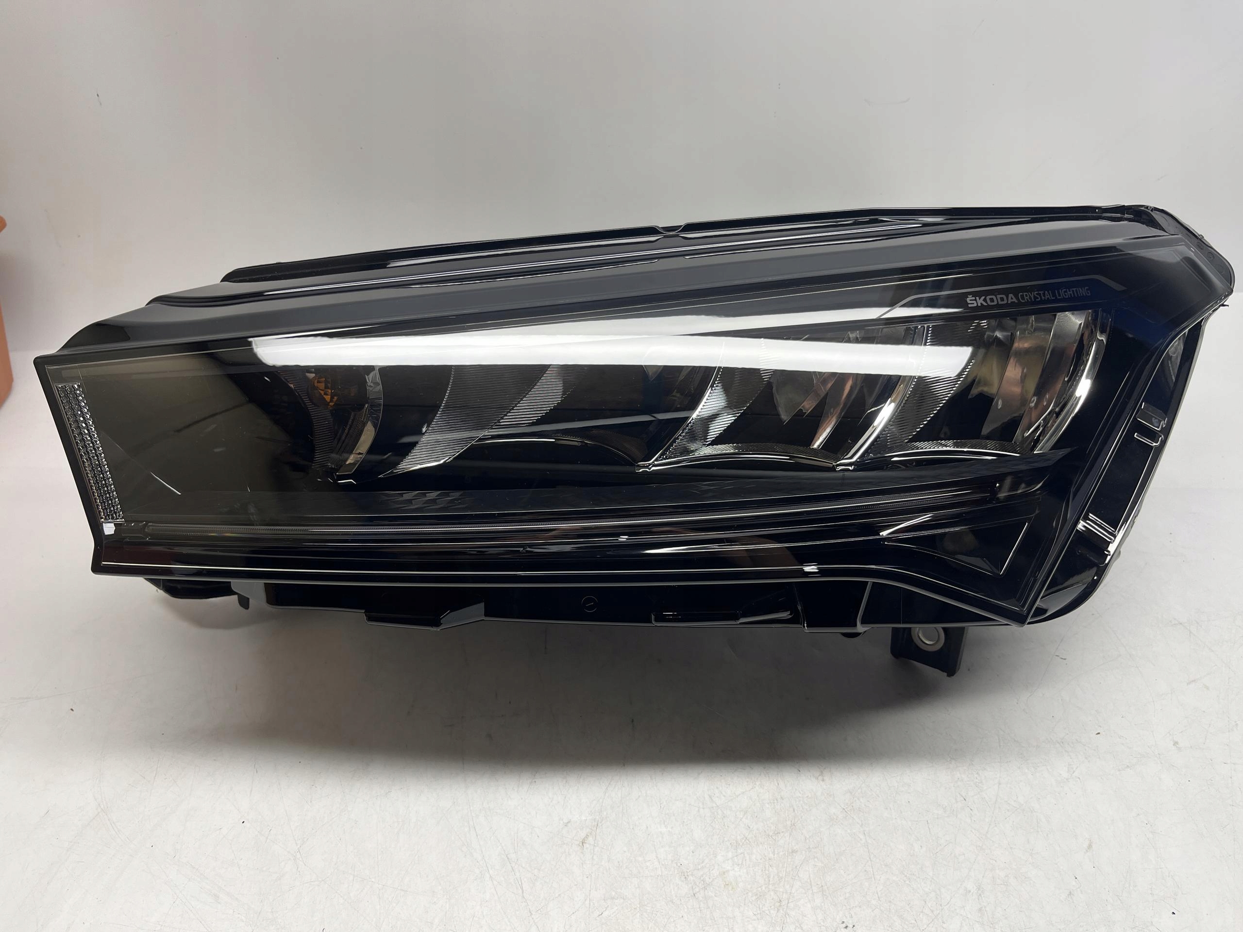 SKODA ENYAQ ELROQ Reflektor Lampa Przód LEWY LED 5LB941015