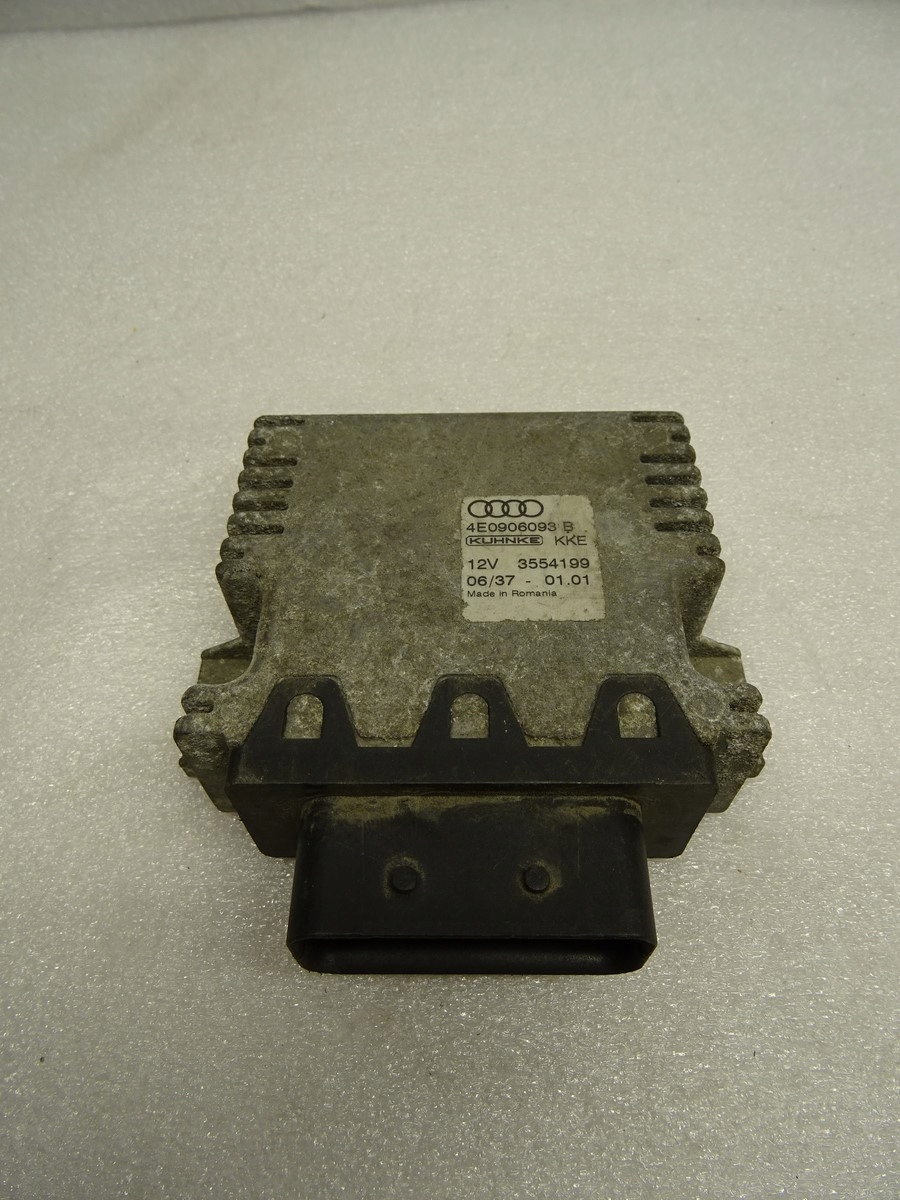 AUDI A8 D3 MODUŁ STEROWNIK POMPY PALIWA 4E0906093B