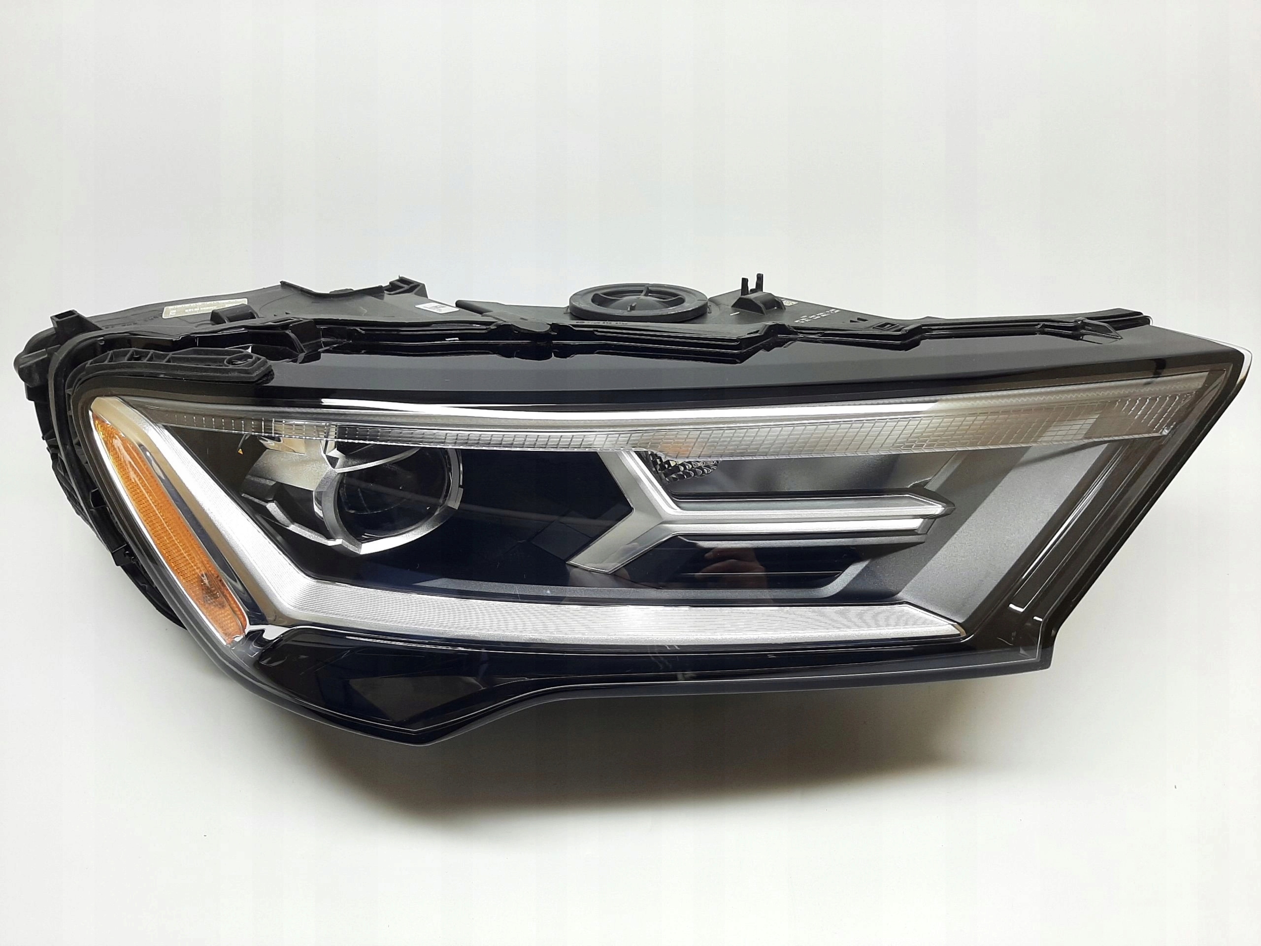 Audi Q7 18 - 4M0941012B Reflektor Prawy Przód