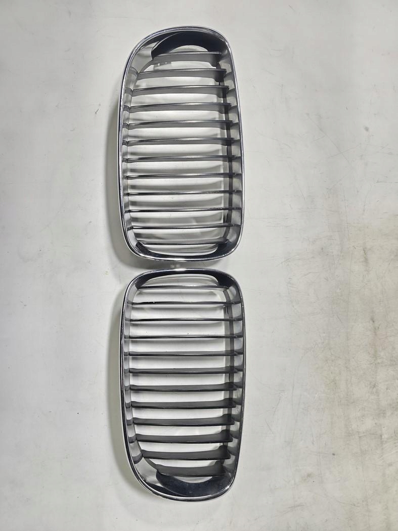 BMW E81 E82 E87 E88 GRILL ATRAPA NERKA LEWA PRAWA 7166440 7179656 7179655