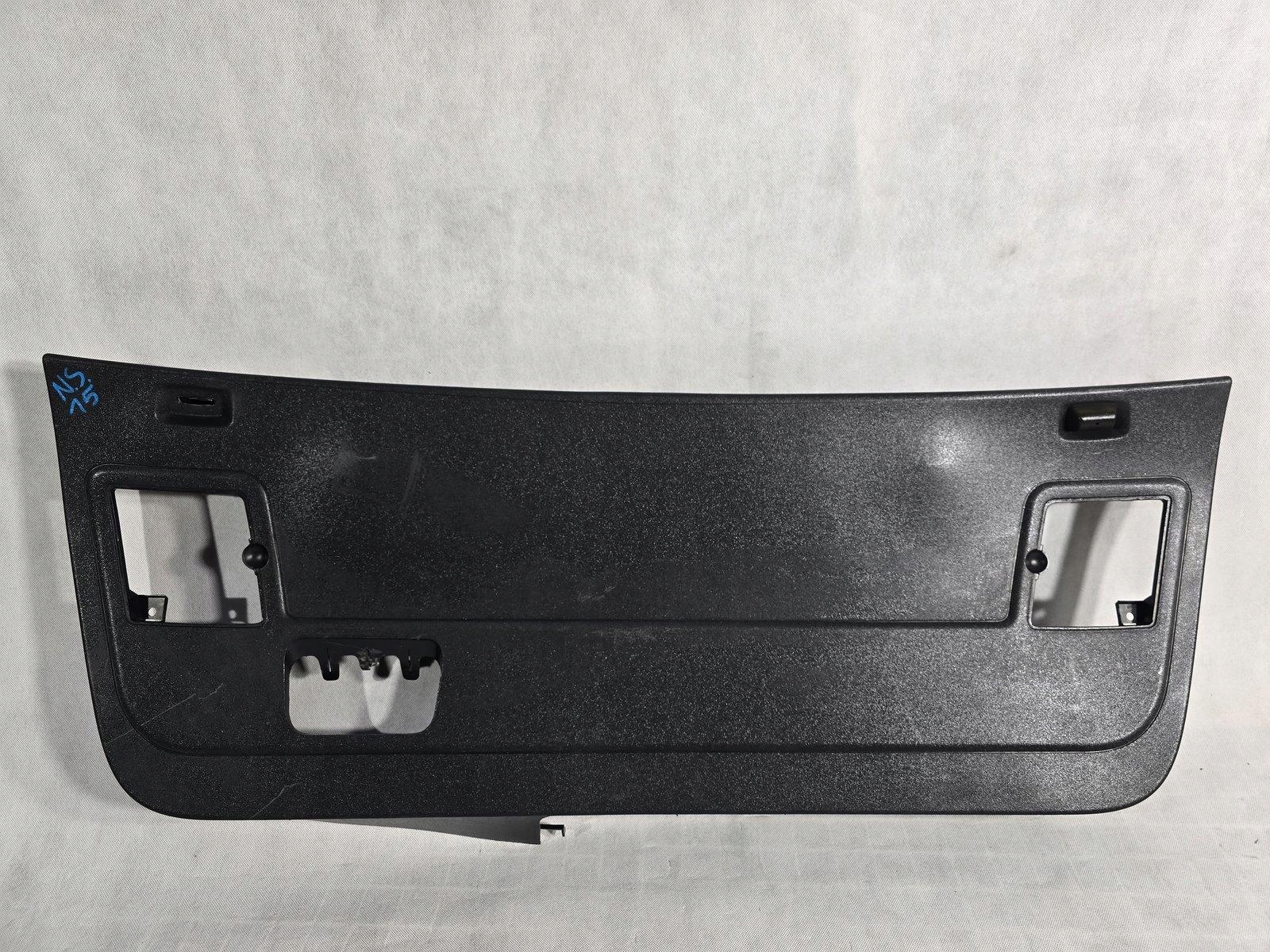 SEAT IBIZA III 6L OSŁONA TAPICERKA KLAPY BAGAŻNIKA 6L6867601F