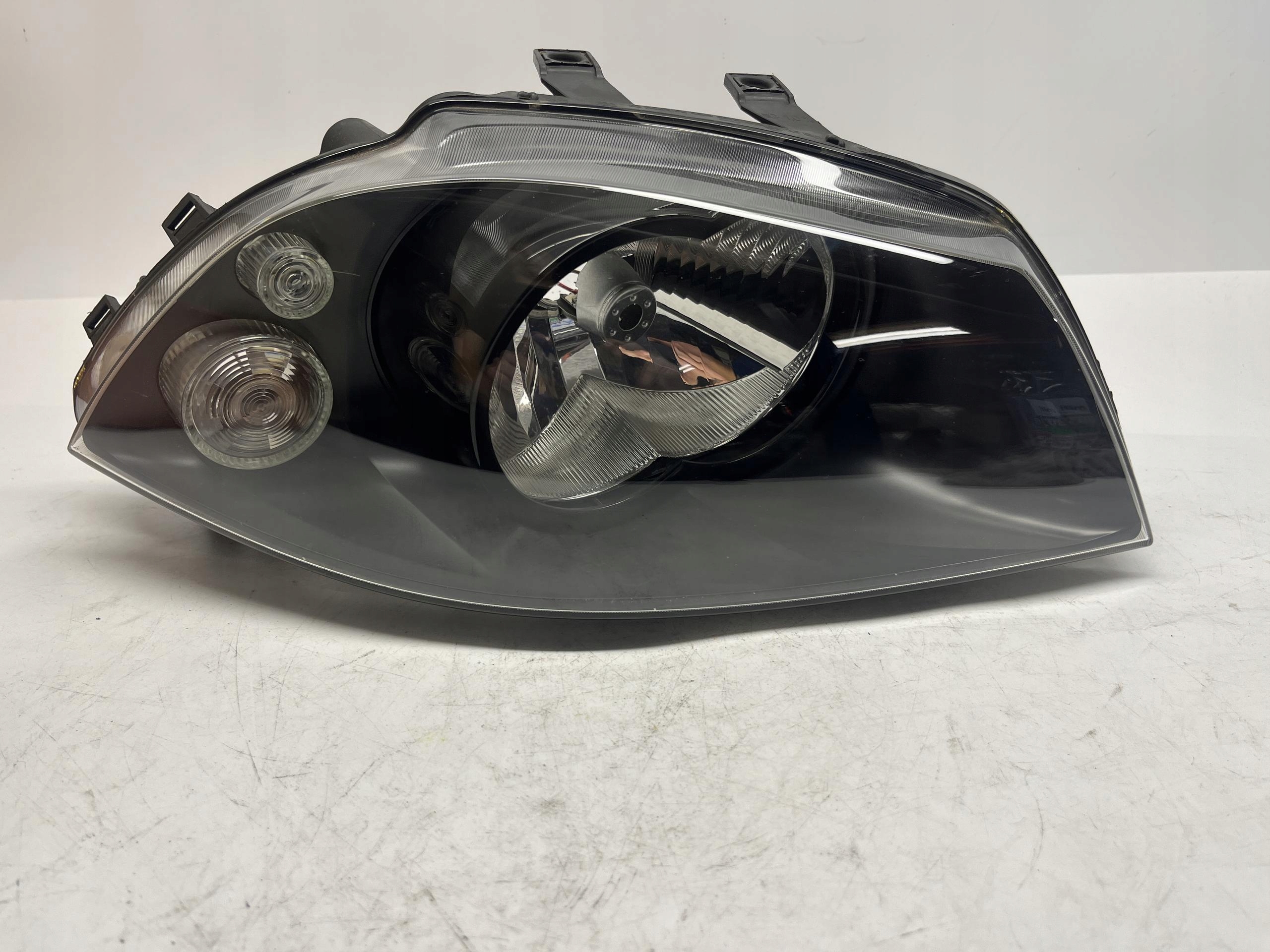 SEAT IBIZA III Reflektor Lampa Prawa 6L1941022A