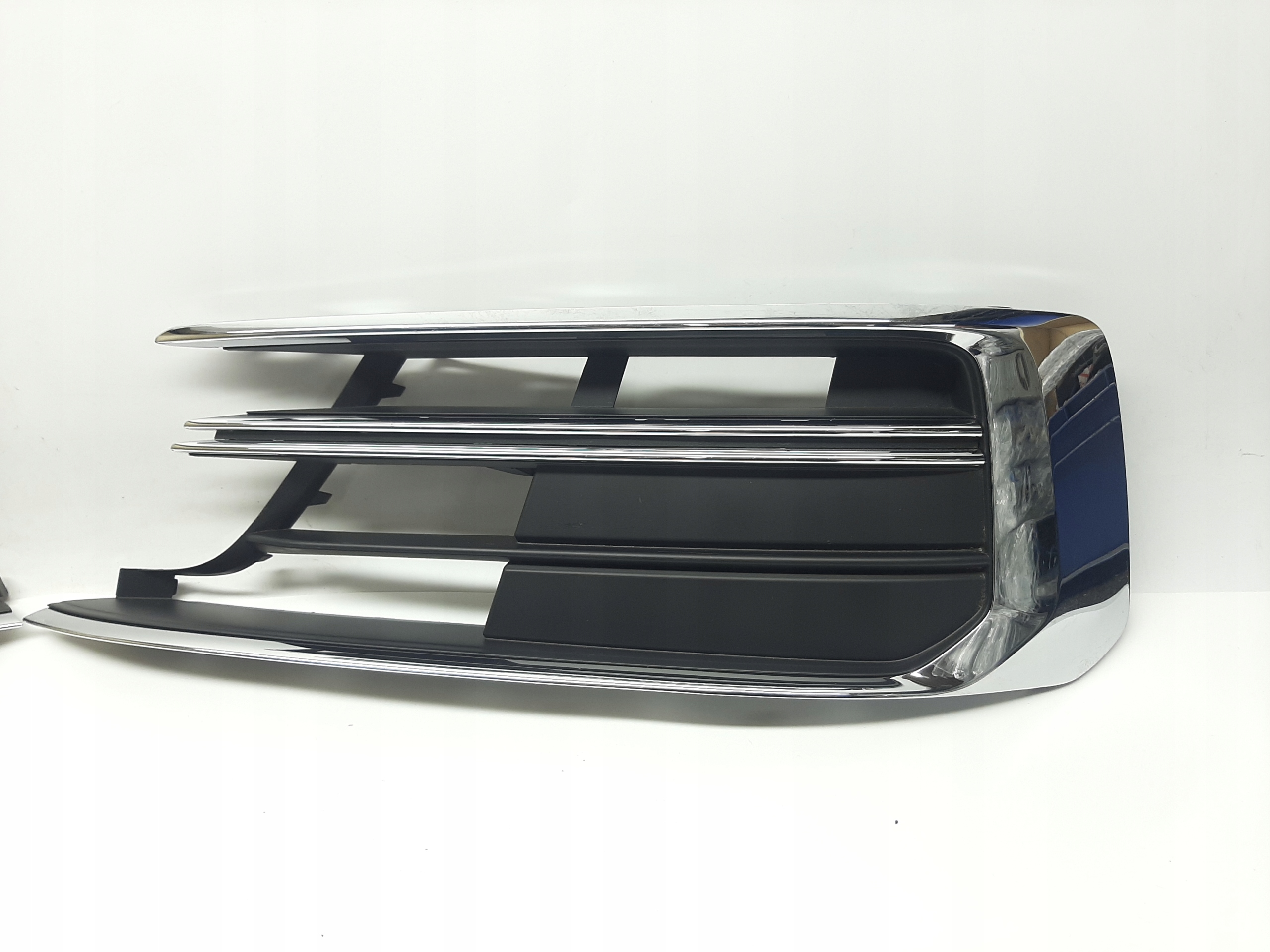 AUDI A8 D5 KRATKA ZDERZAKA LEWA LEWY PRZÓD 4N0807679A