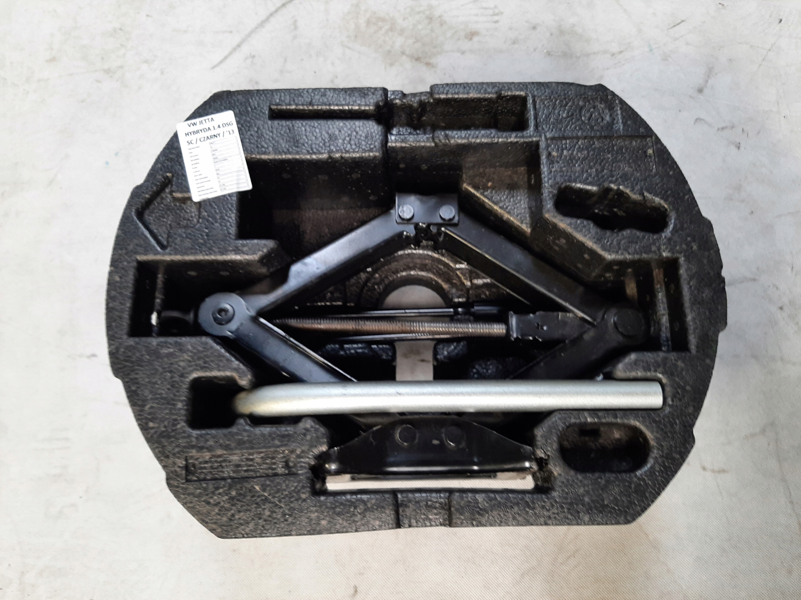 VW JETTA VI ZESTAW NARZĘDZI Z WYPEŁNIENIEM STYROPIAN PODNOŚNIK 5C0012115J
