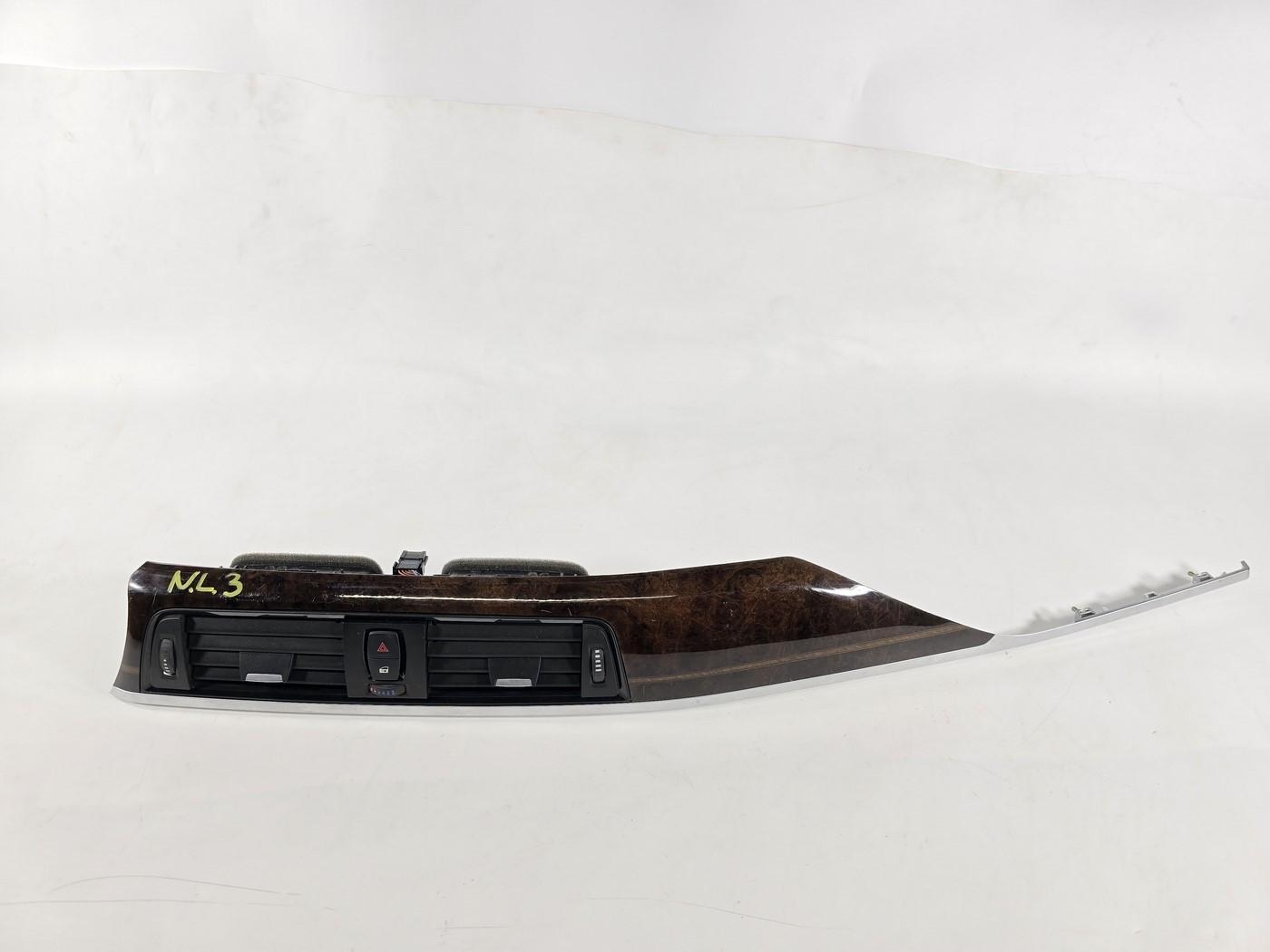 BMW F30 F31 F32 F34 F36 LISTWA OZDOBNA KRATKI NAWIEWU ŚRODEK 9218552