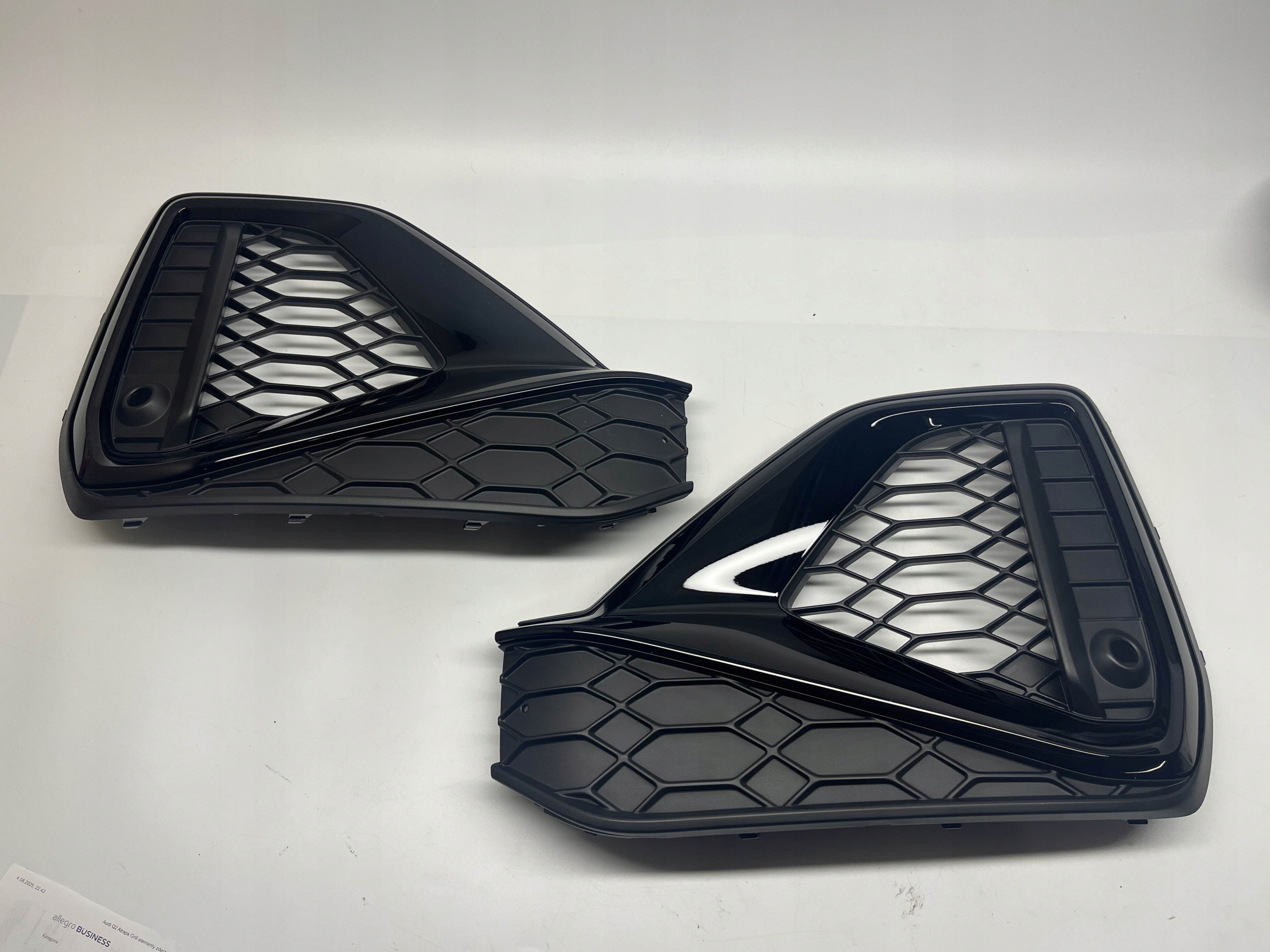 Audi Q2 Kratka zderzaka przód prawa lewa zestaw 81A807682Q 81A807681Q