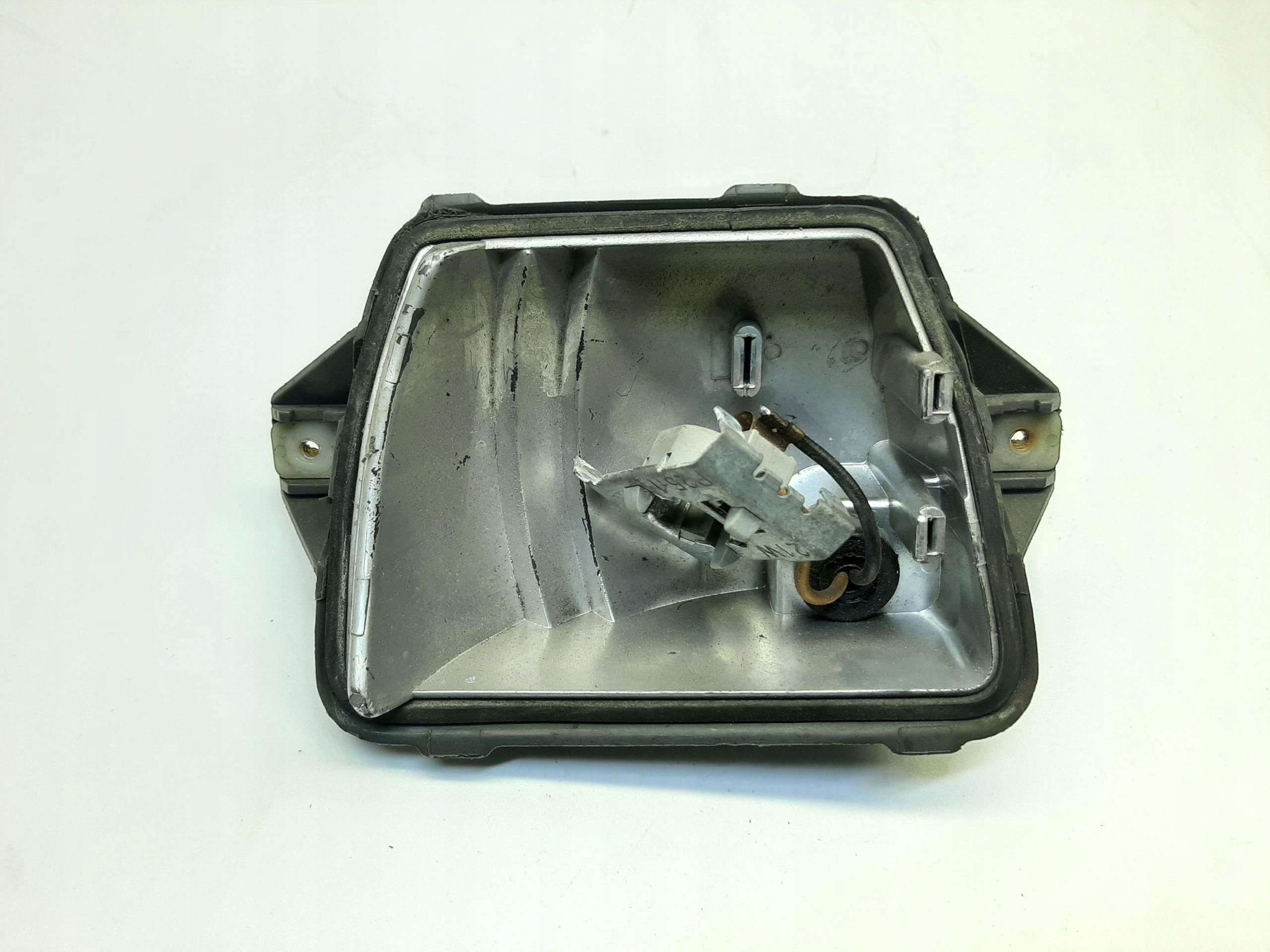 AUDI 80 COUPE KIERUNKOWSKAZ OBUDOWA KLOSZ KIERUNKOWSKAZU 855953049