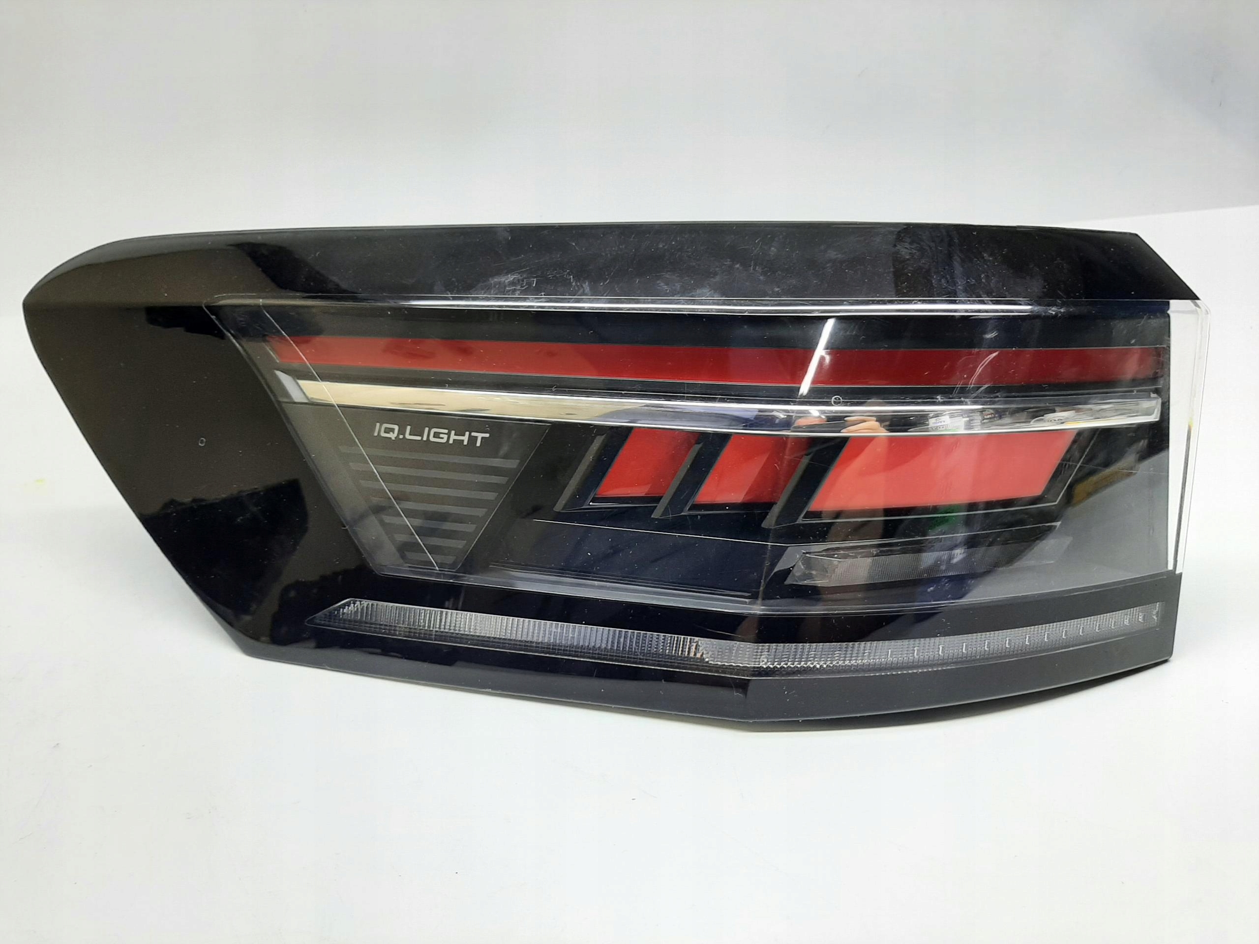 VW PASSAT B9 KOMBI LAMPA LEWA TYLNA TYŁ IQ LIGHT LED 3J0945207