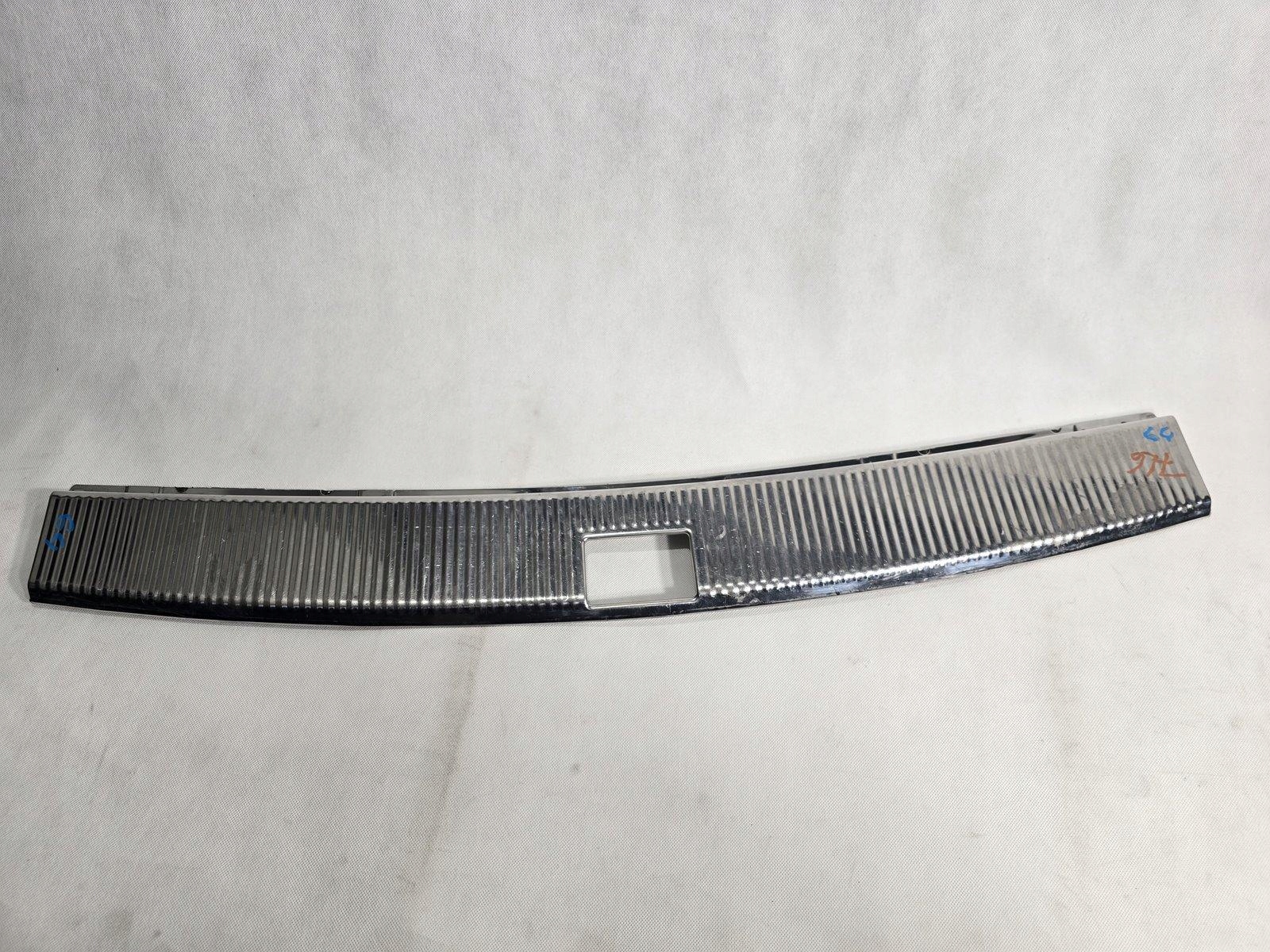 VW TOUAREG I 7L OSŁONA PASA TYLNEGO TYŁ MASKOWNICA 7L6863459
