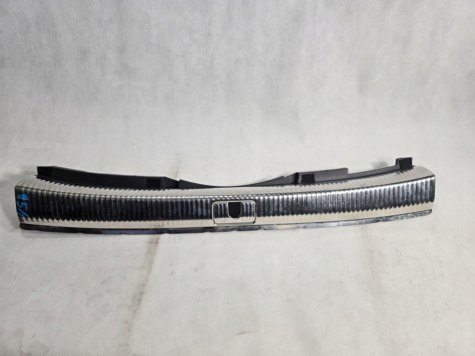 AUDI A4 B9 AVANT OSŁONA PASA TYLNEGO TYŁ MASKOWNICA 8W9864513