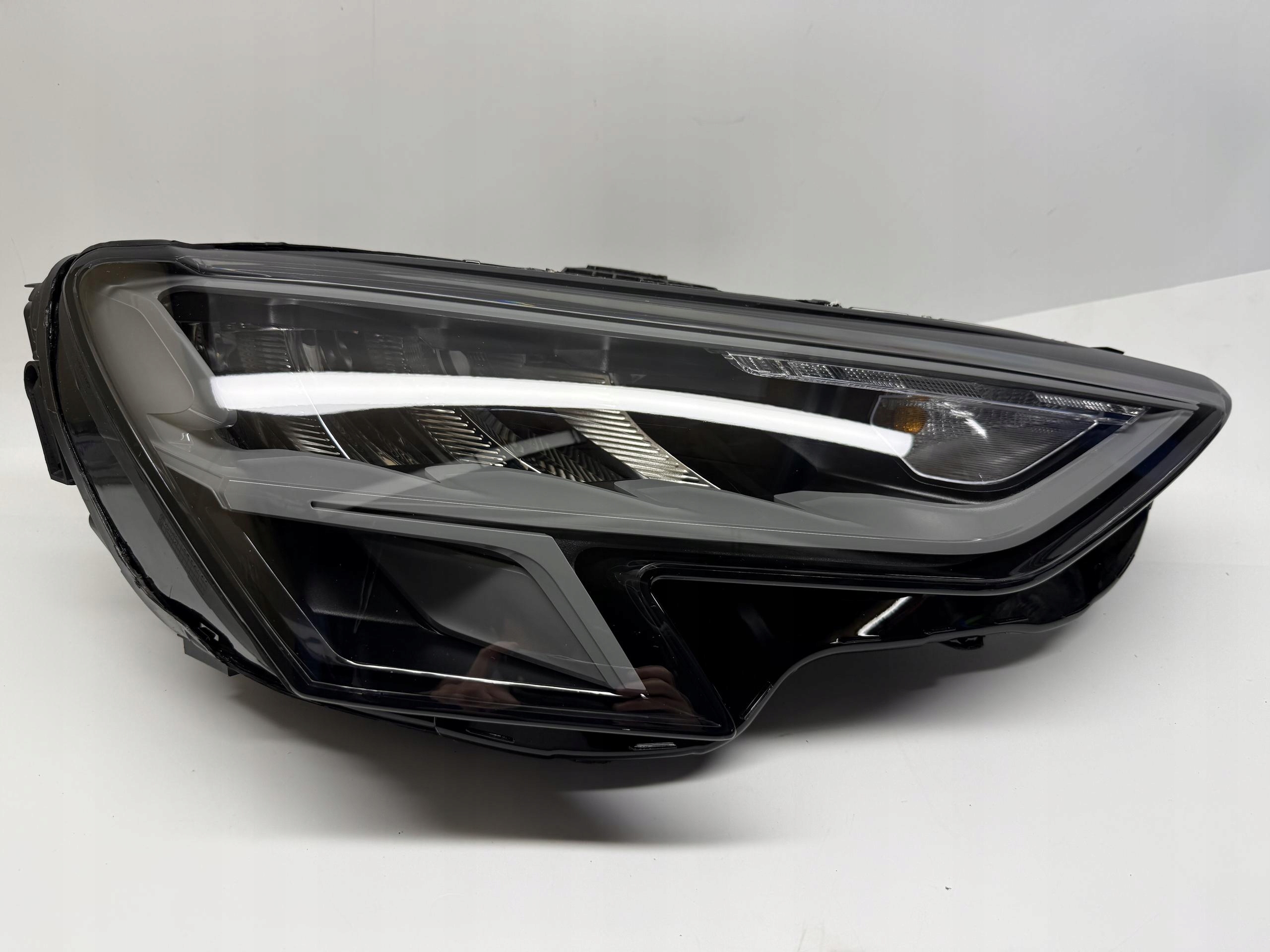 AUDI A3 8Y REFLEKTOR LAMPA PRAWY PRZÓD LED 8Y0941012
