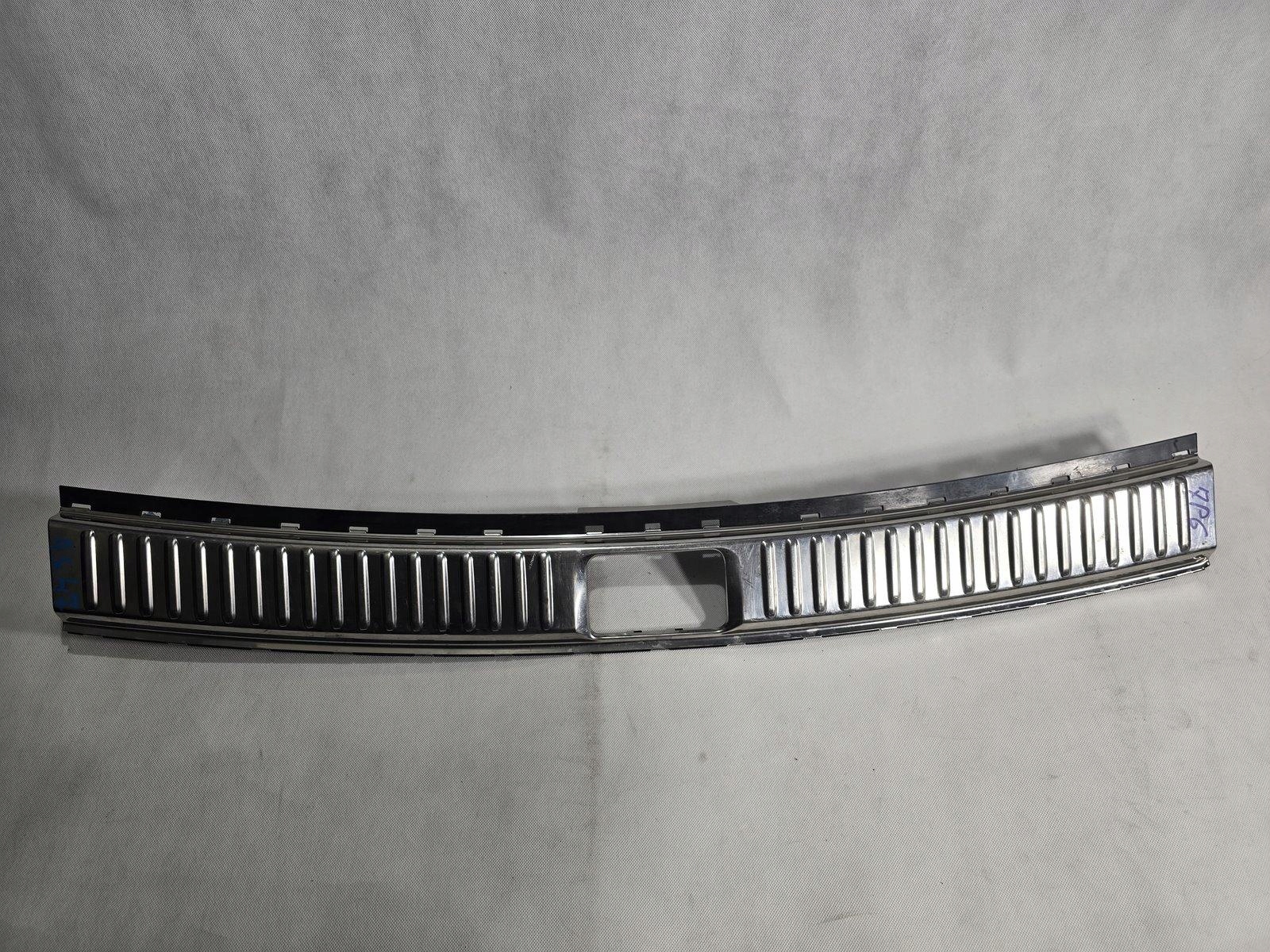 VW TOUAREG II 7P CAYENNE II OSŁONA PASA TYLNEGO TYŁ MASKOWNICA 7P0863459E