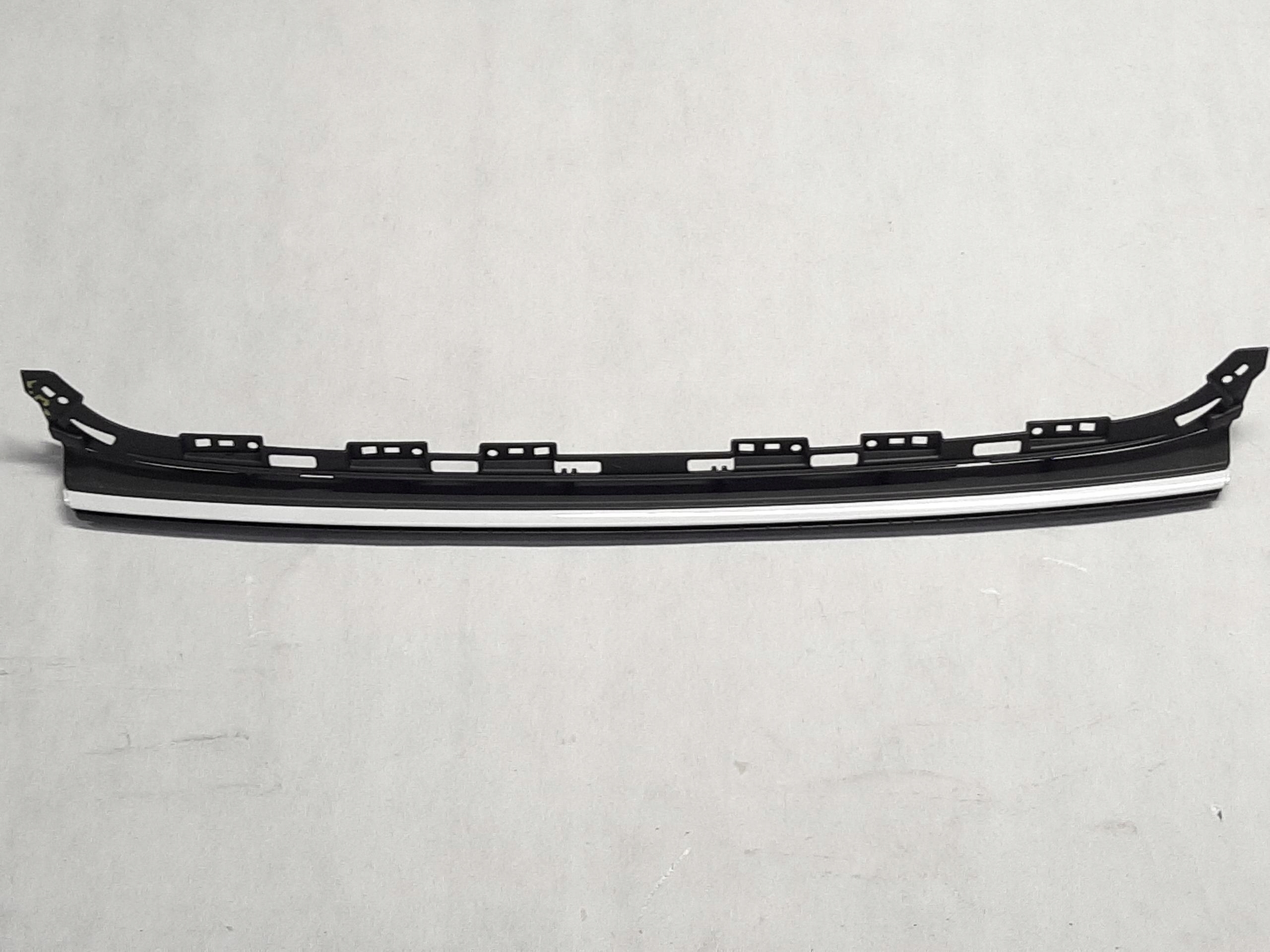 AUDI A8 D5 2017-2021 KRATKA DOLNA ZDERZAKA PRZÓD 4N0807697A