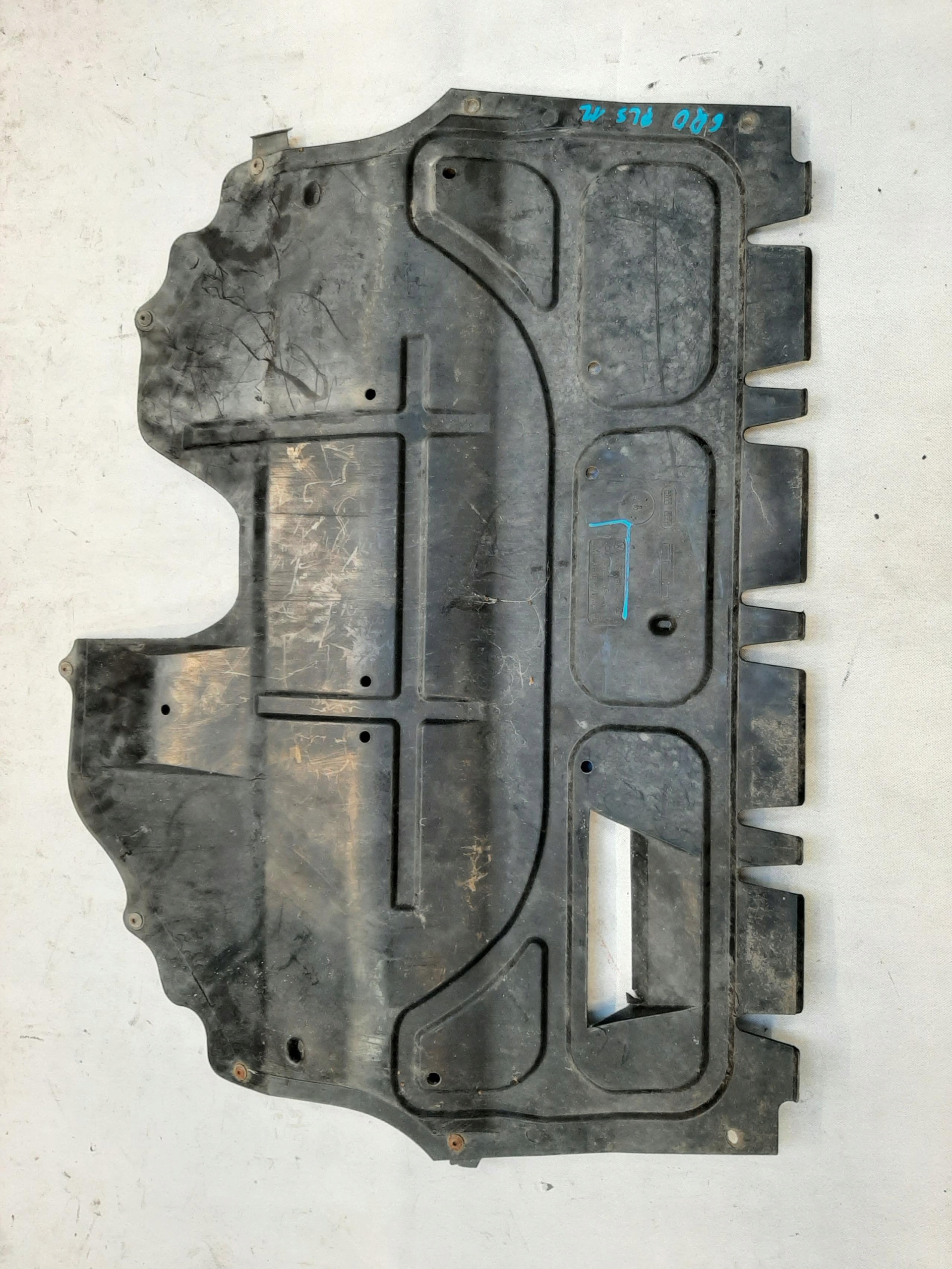AUDI A1 8X OSŁONA PŁYTA DOLNA POD SILNIK 6Q0825235G