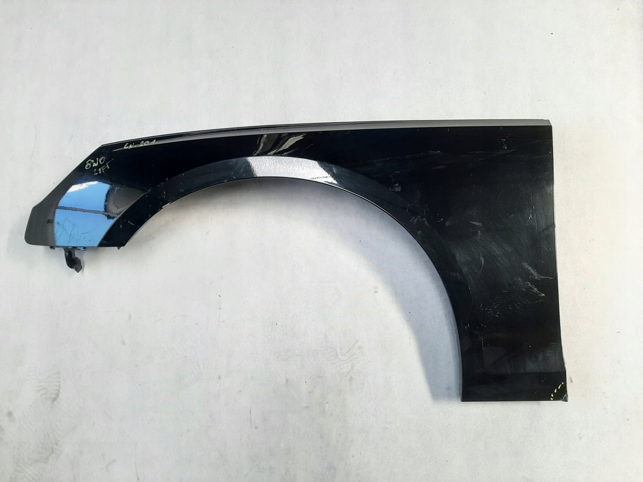 AUDI A4 B9 LIFT BŁOTNIK POSZYCIE BŁOTNIKA LEWY PRZÓD PRZEDNIE 8W0821091