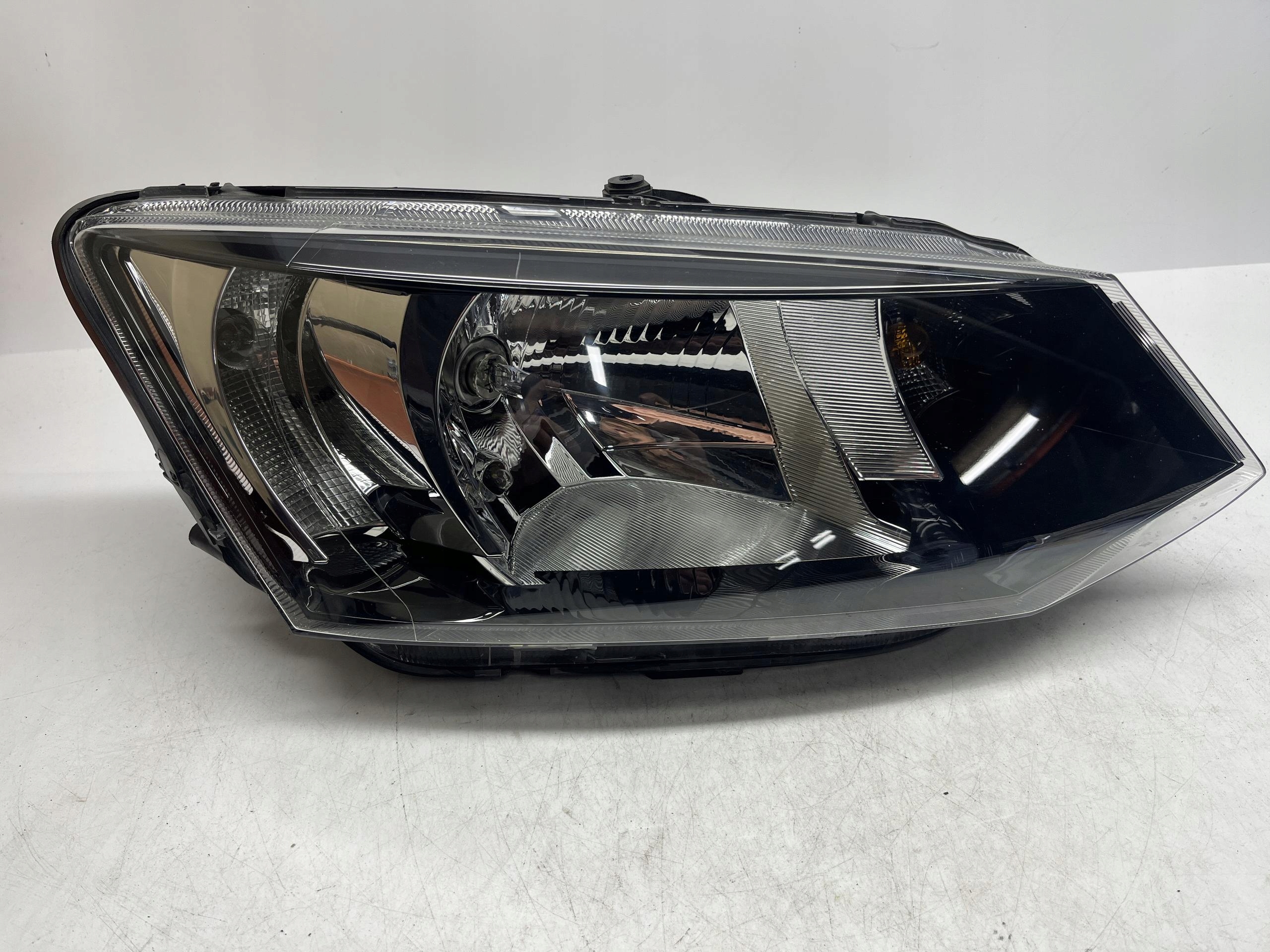 SKODA Fabia 3 Reflektor Lampra Przód Prawy 6V1941016C
