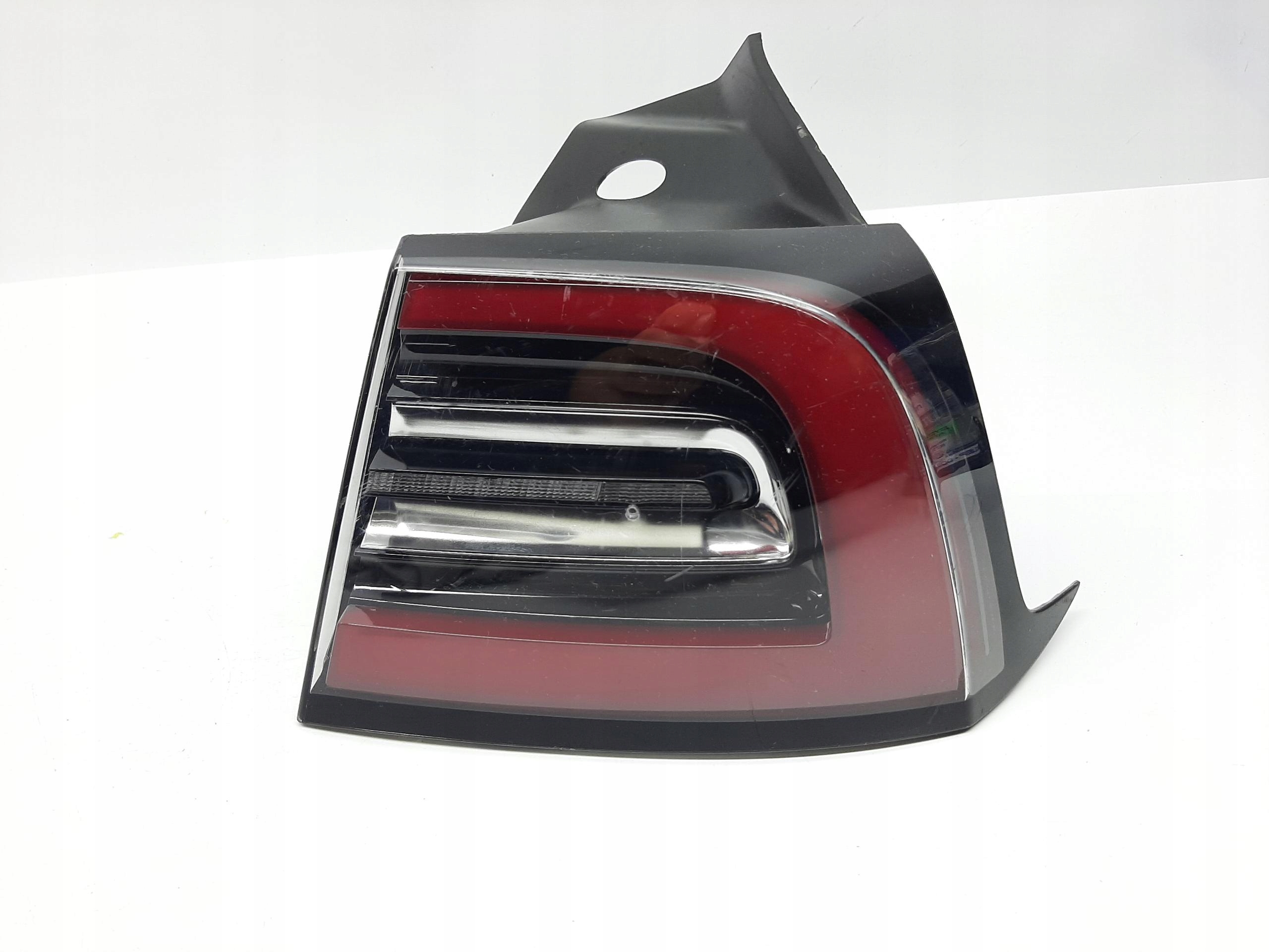 TESLA MODEL 3 Y LAMPA PRAWA TYLNA TYŁ LED 1077398 1077400