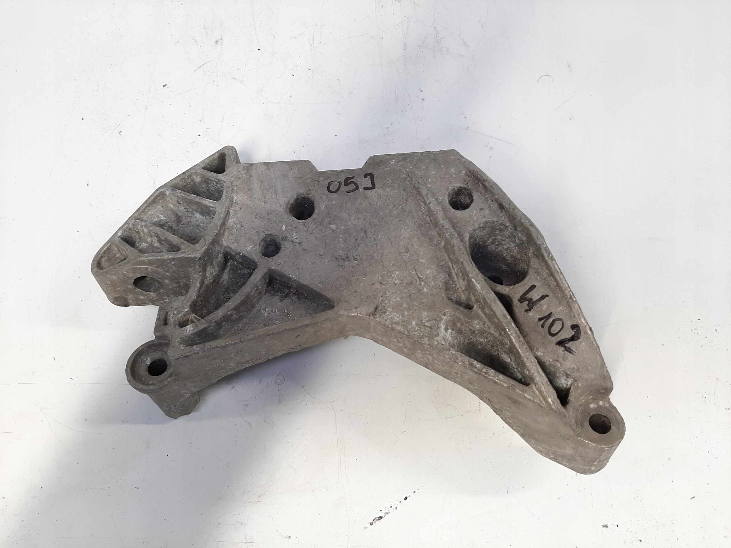 AUDI VW ŁAPA MOCOWANIE BOCZNE STELAŻ 06J199207P
