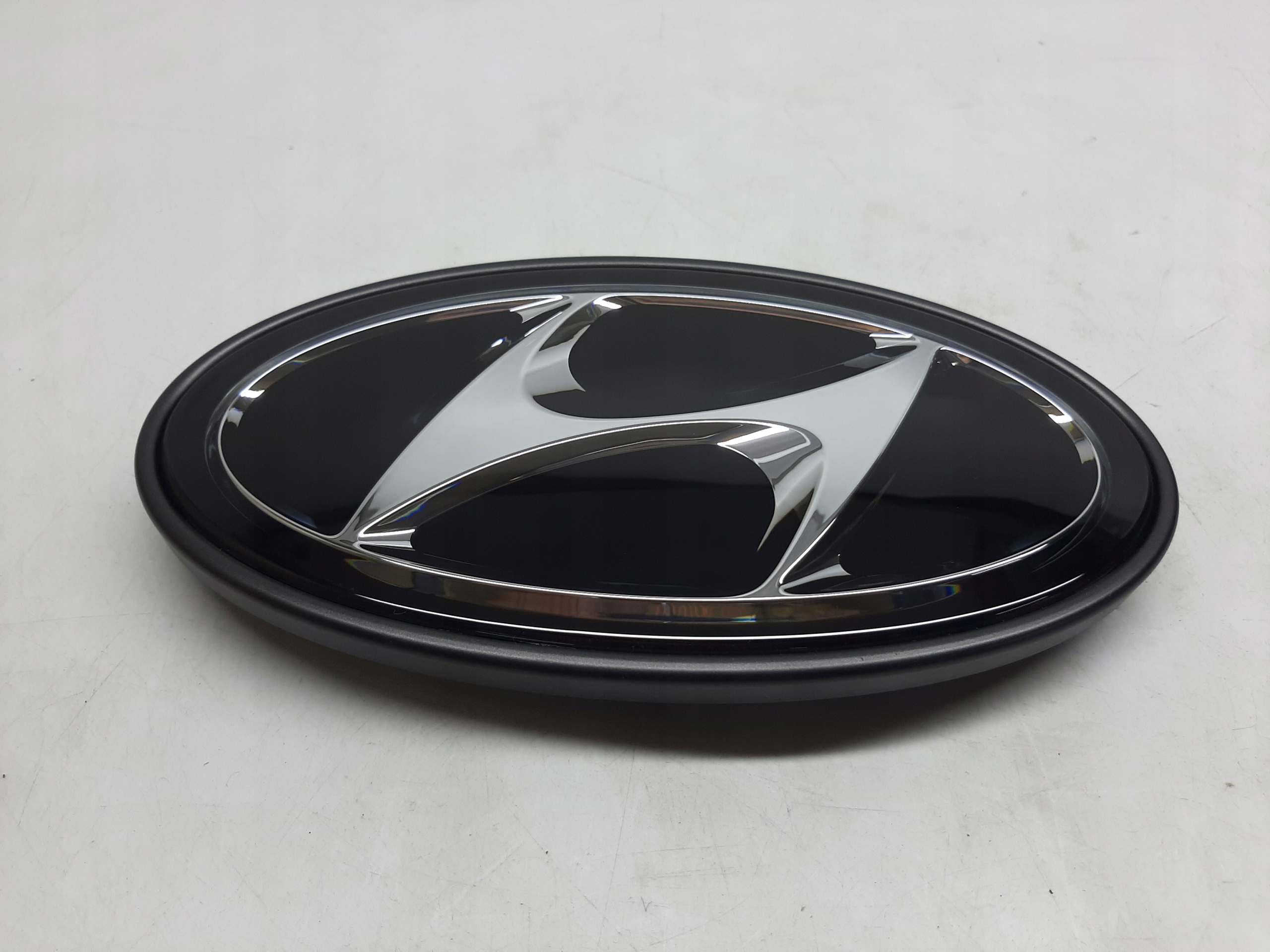 HYUNDAI i30 III N-LINE LOGO EMBLEMAT ZNACZEK GRILLA PRZÓD RADAR 86352G4DB0