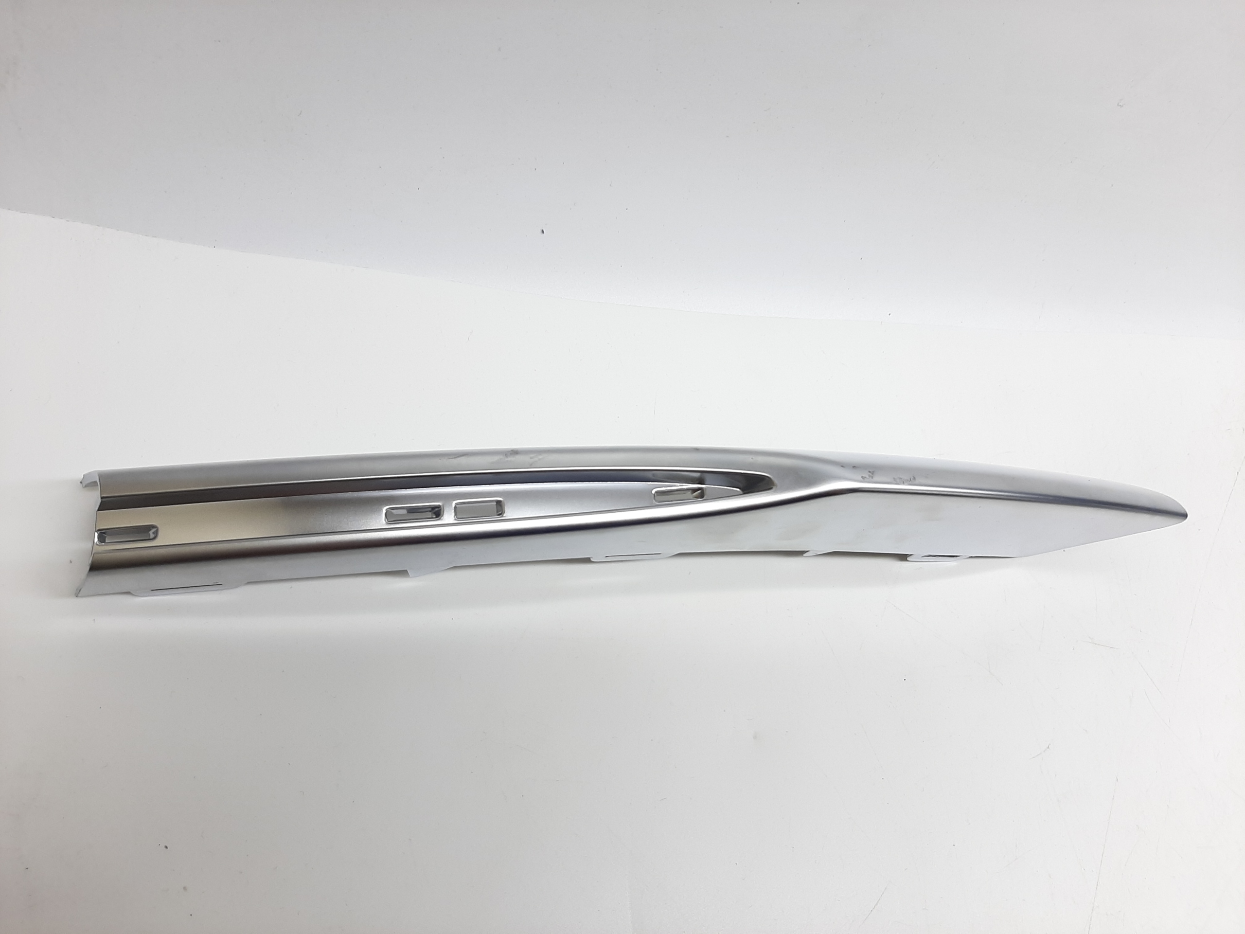 AUDI A7 S-LINE CHROM DEKOR KRATKI ZDERZAKA 4G8807682E