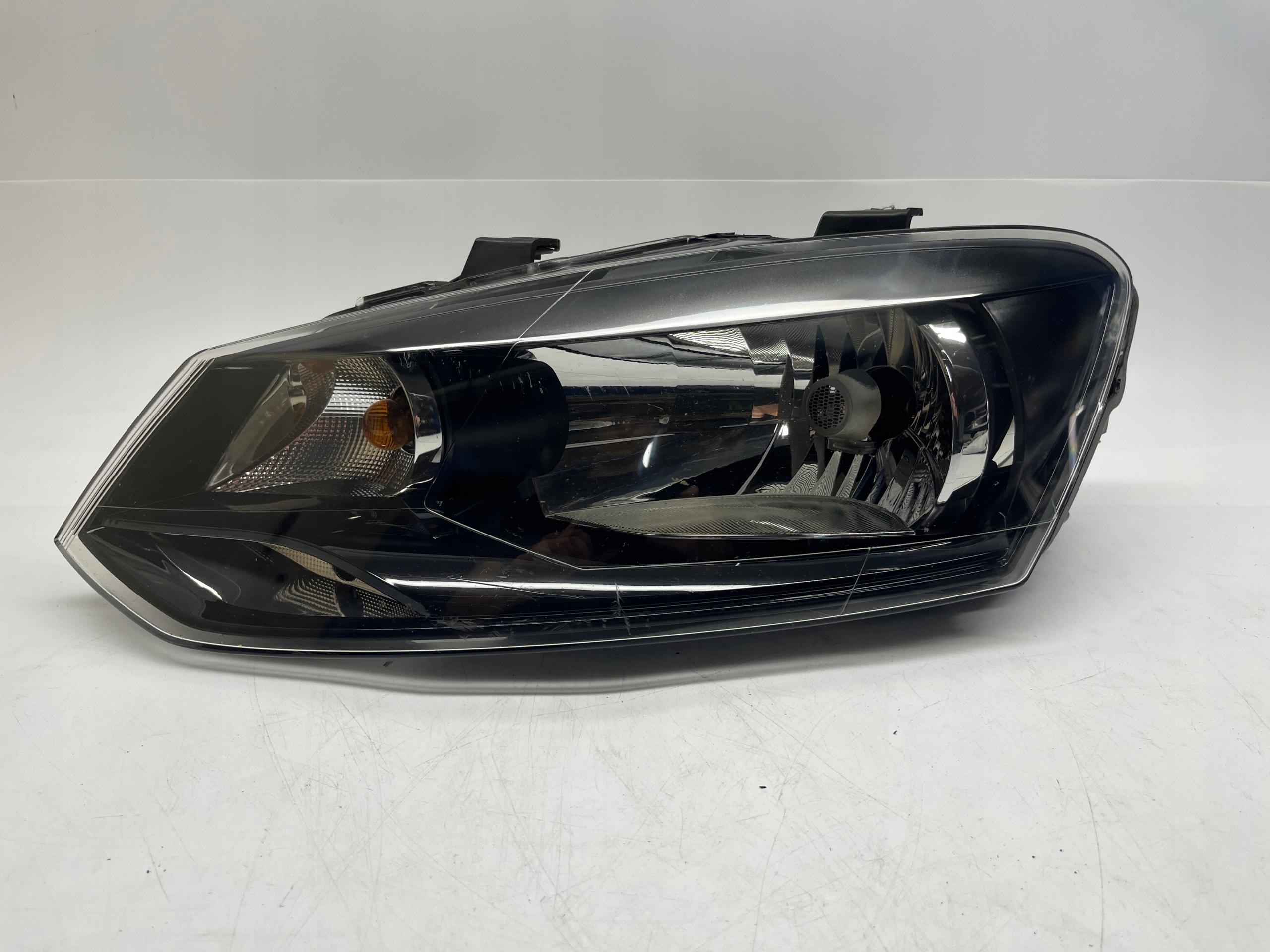 Volkswagen Polo V 5 Reflektor Lampa Przednia Lewa 6R1941015E