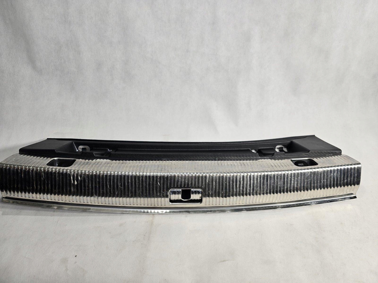 AUDI Q3 8U OSŁONA PASA TYLNEGO TYŁ MASKOWNICA 8U0864483A