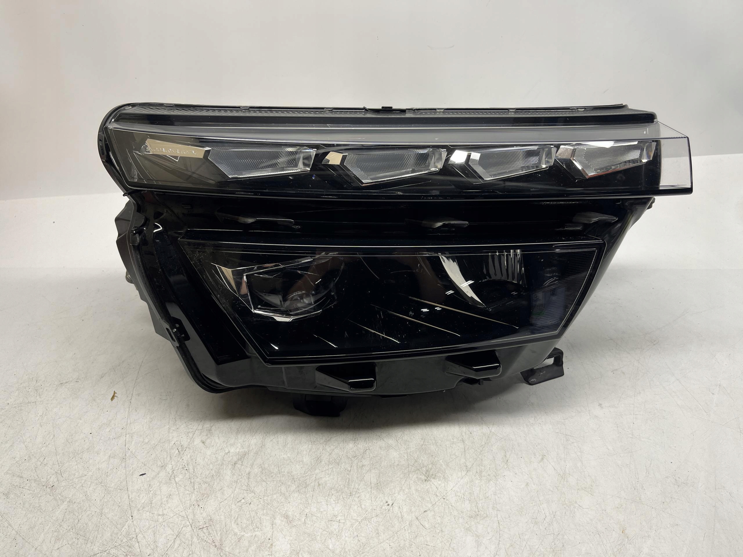 SKODA KAMIQ REFLEKTOR LAMPA PRAWY PRZÓD PRZEDNI LED 658941016B