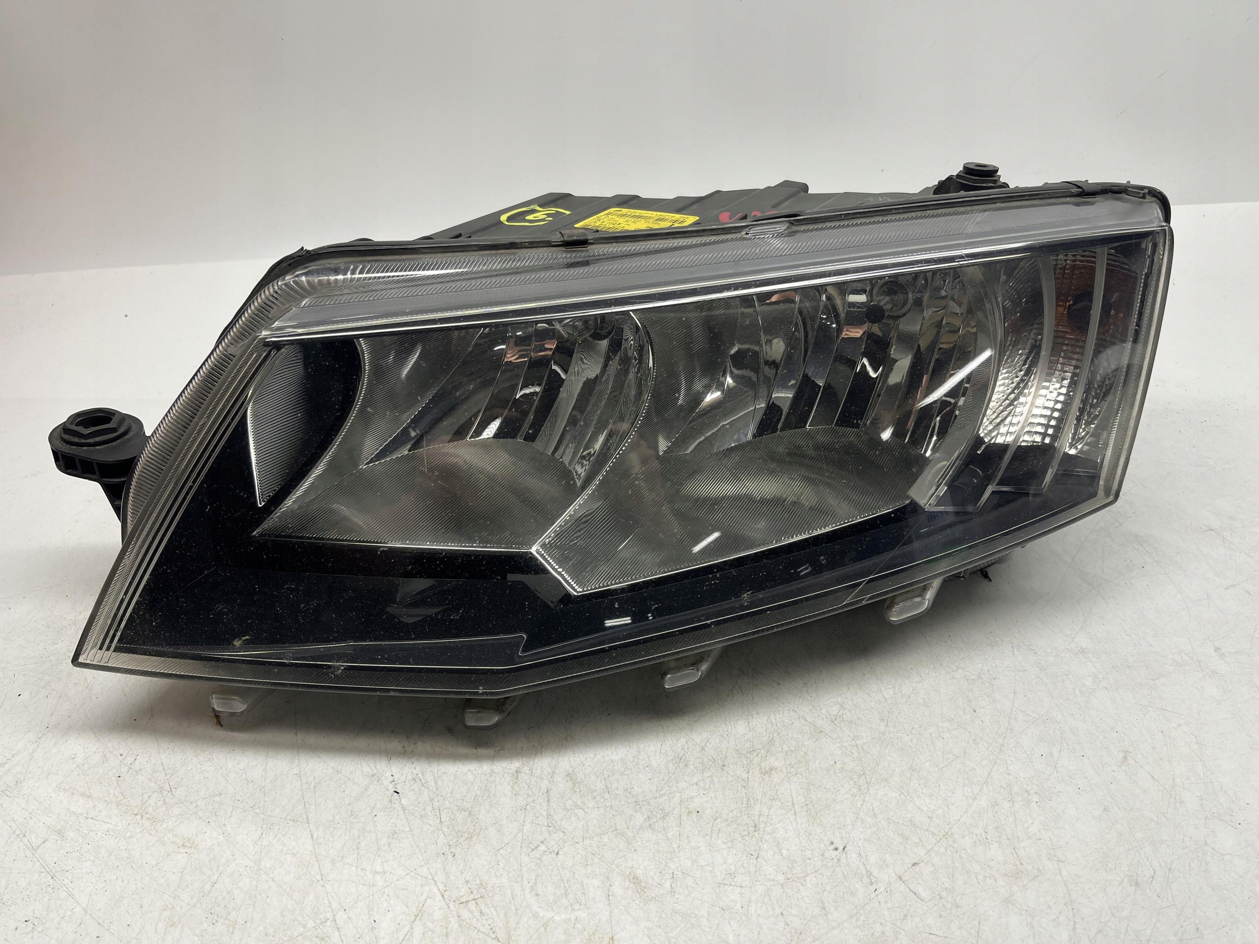 Skoda OE Octavia Reflektor Lampa Przód Lewy Anglik 5E2941015