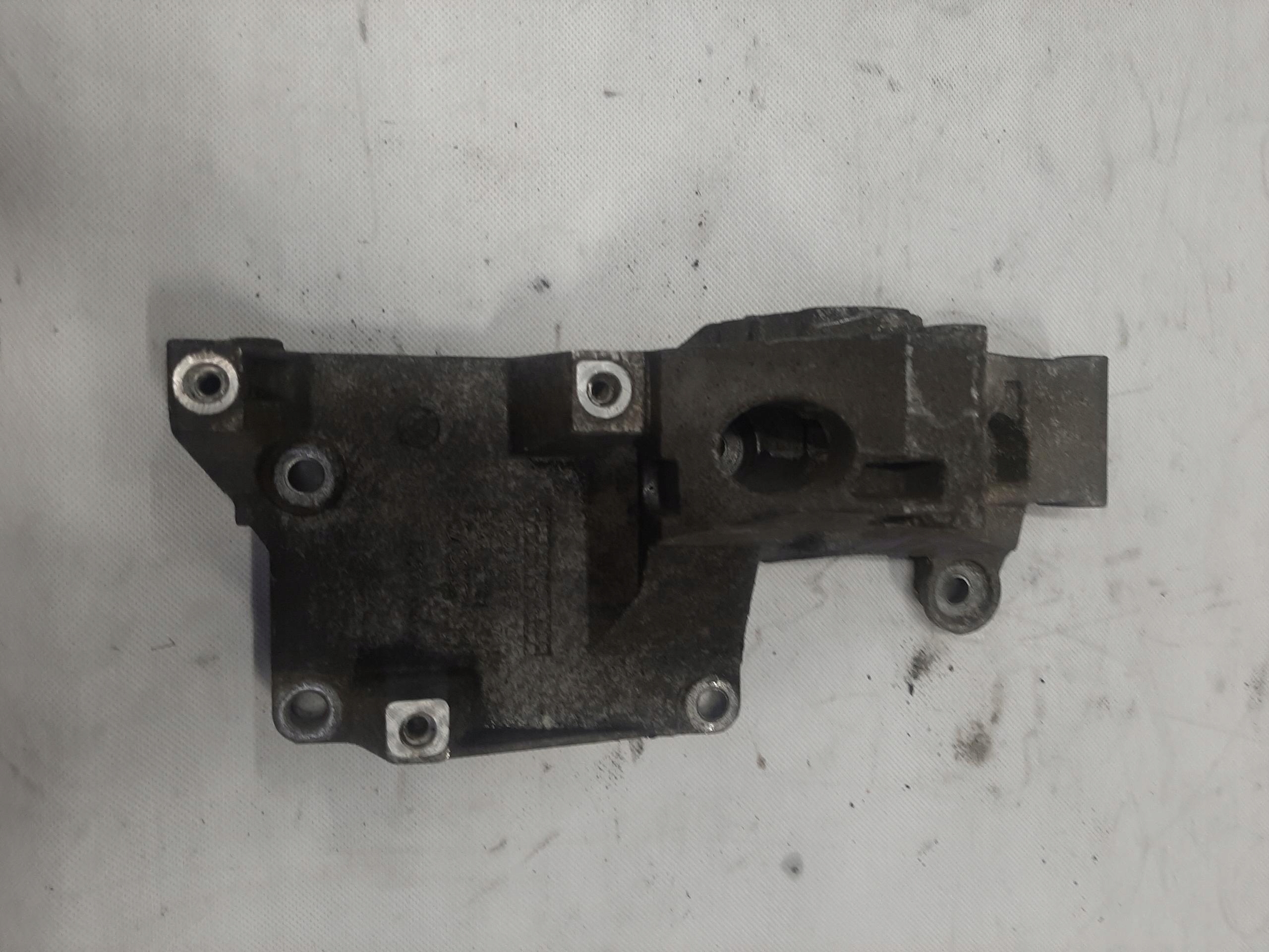 SKODA FABIA I 1.9 TDI ŁAPA MOCOWANIE ALTERNATORA 038903143R