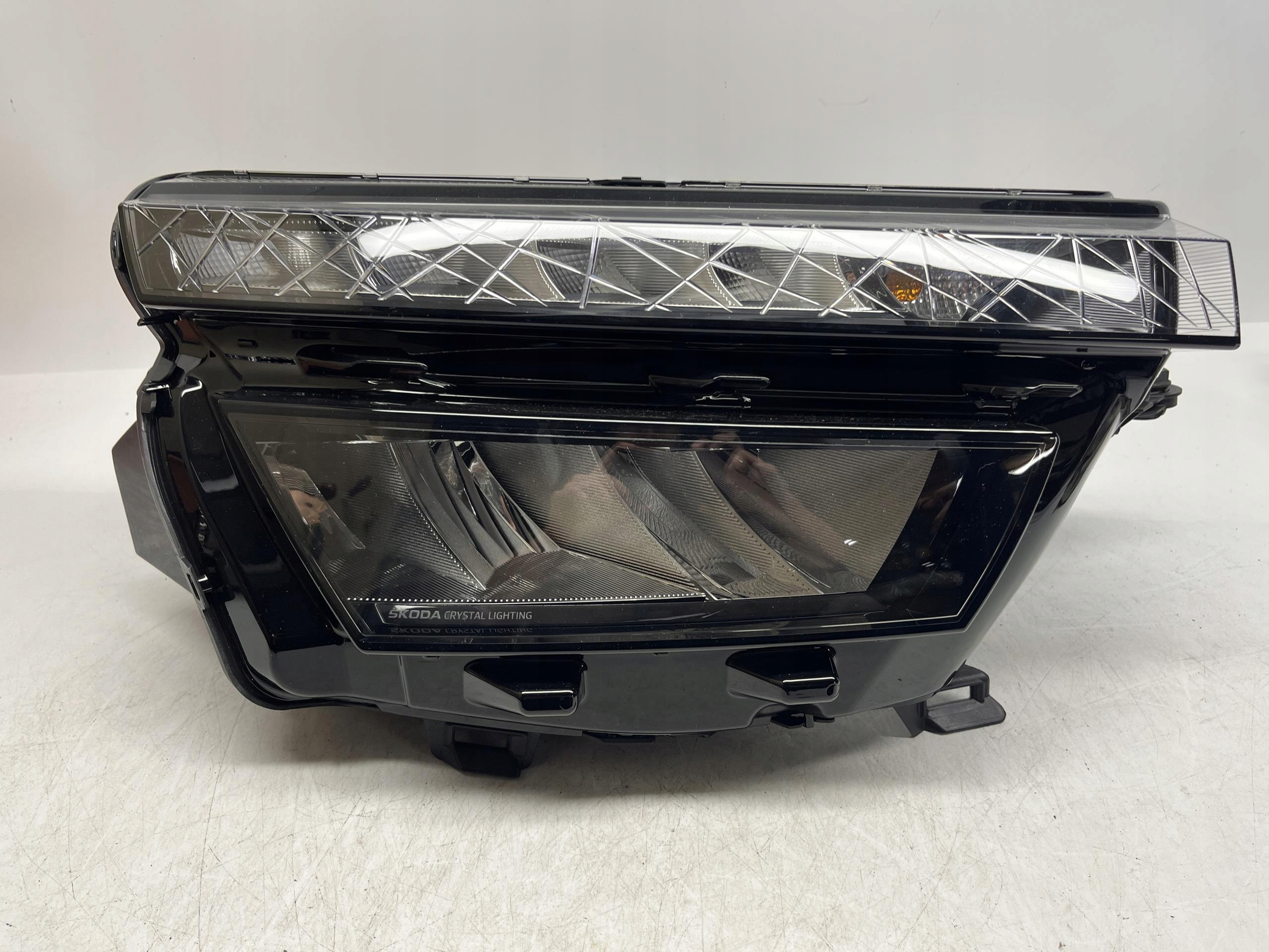 SKODA KAMIQ REFLEKTOR LAMPA PRAWY PRZÓD PRZEDNI LED 658941016