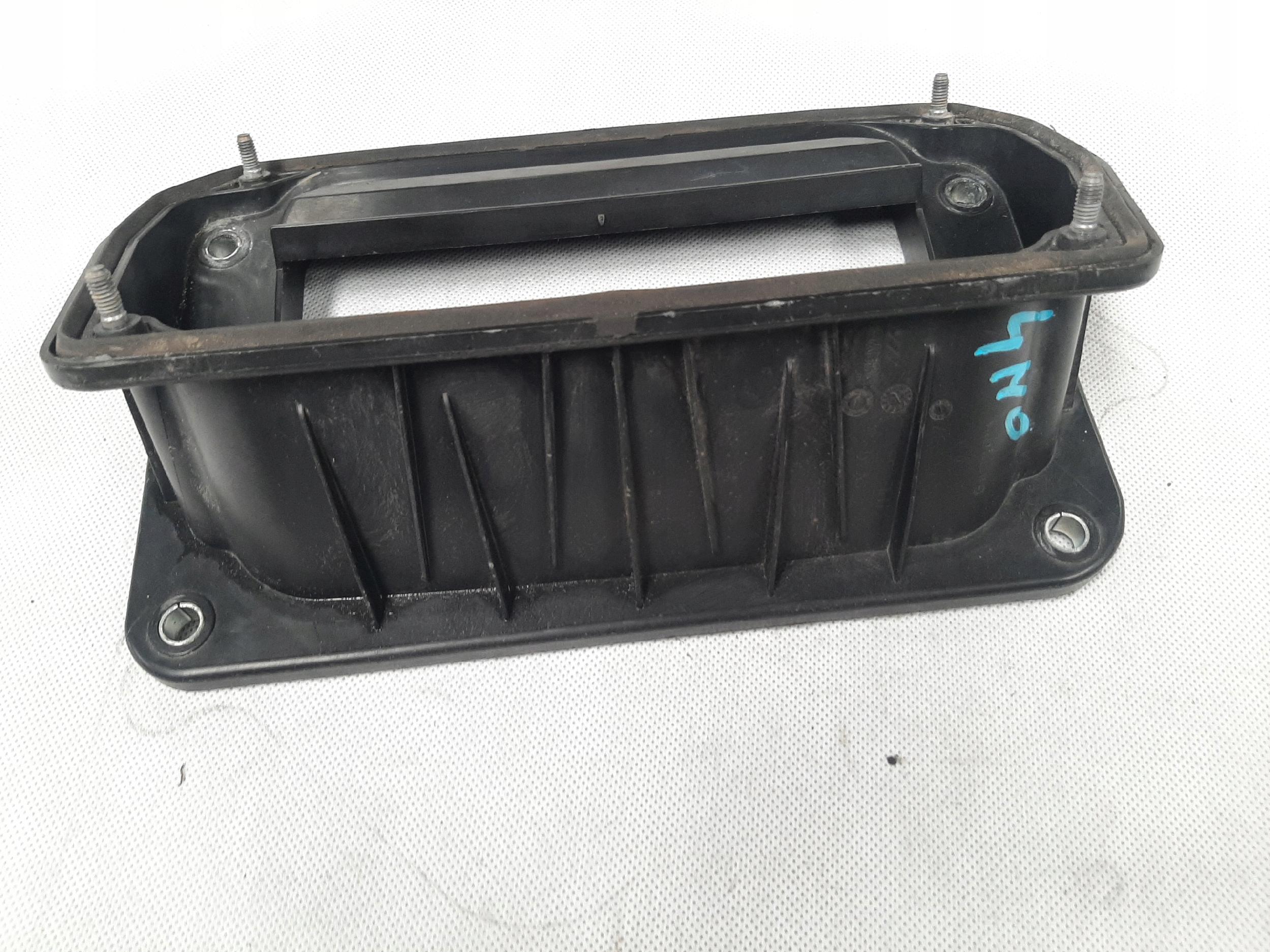 AUDI Q7 4M OBUDOWA PROWADNICA WLOTU POWIETRZA 4M1815237