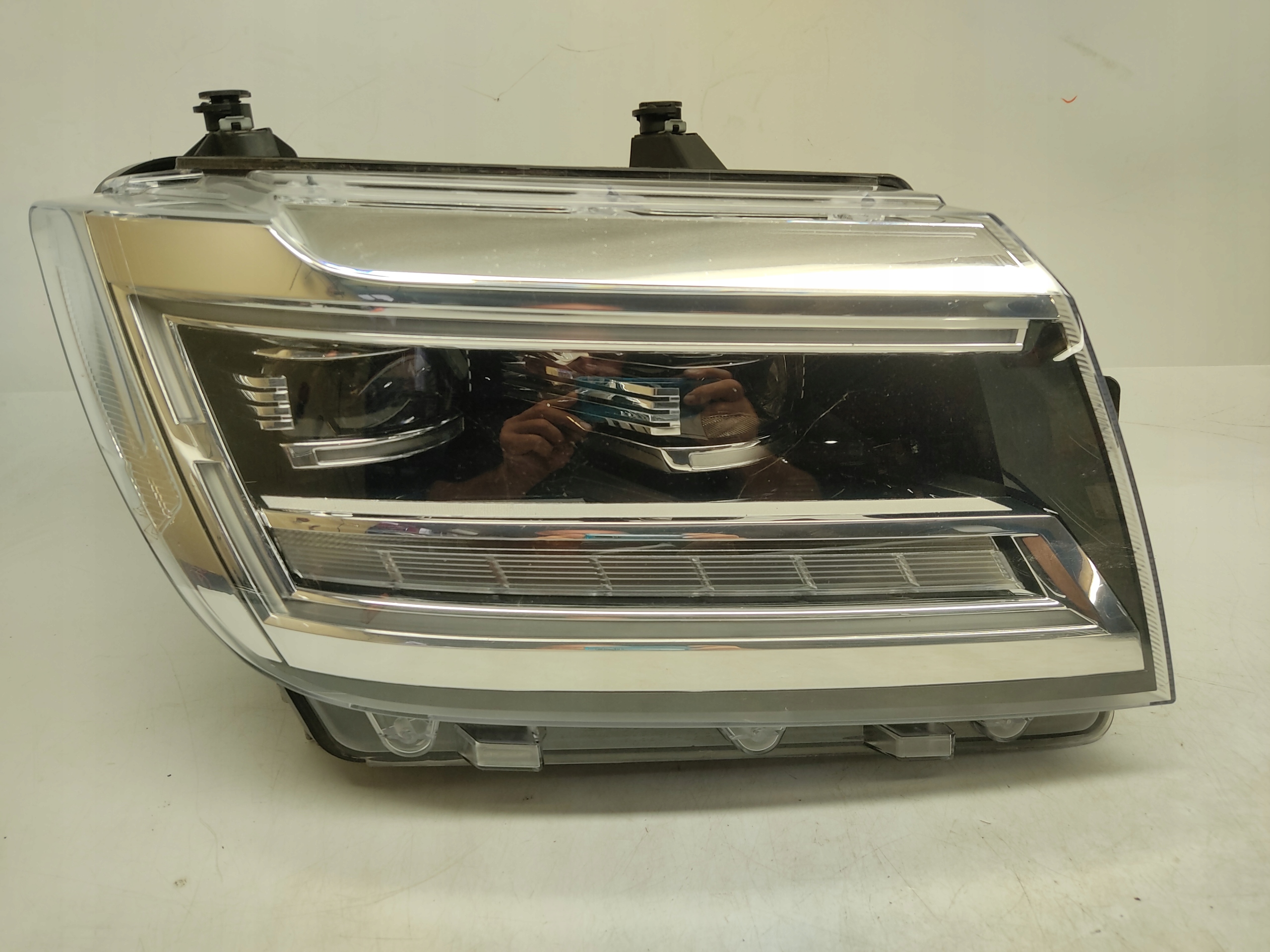 VW CRAFTER MAN TGE REFLEKTOR LAMPA PRAWY PRAWA PRZÓD PRZEDNIA LED 7C1941036