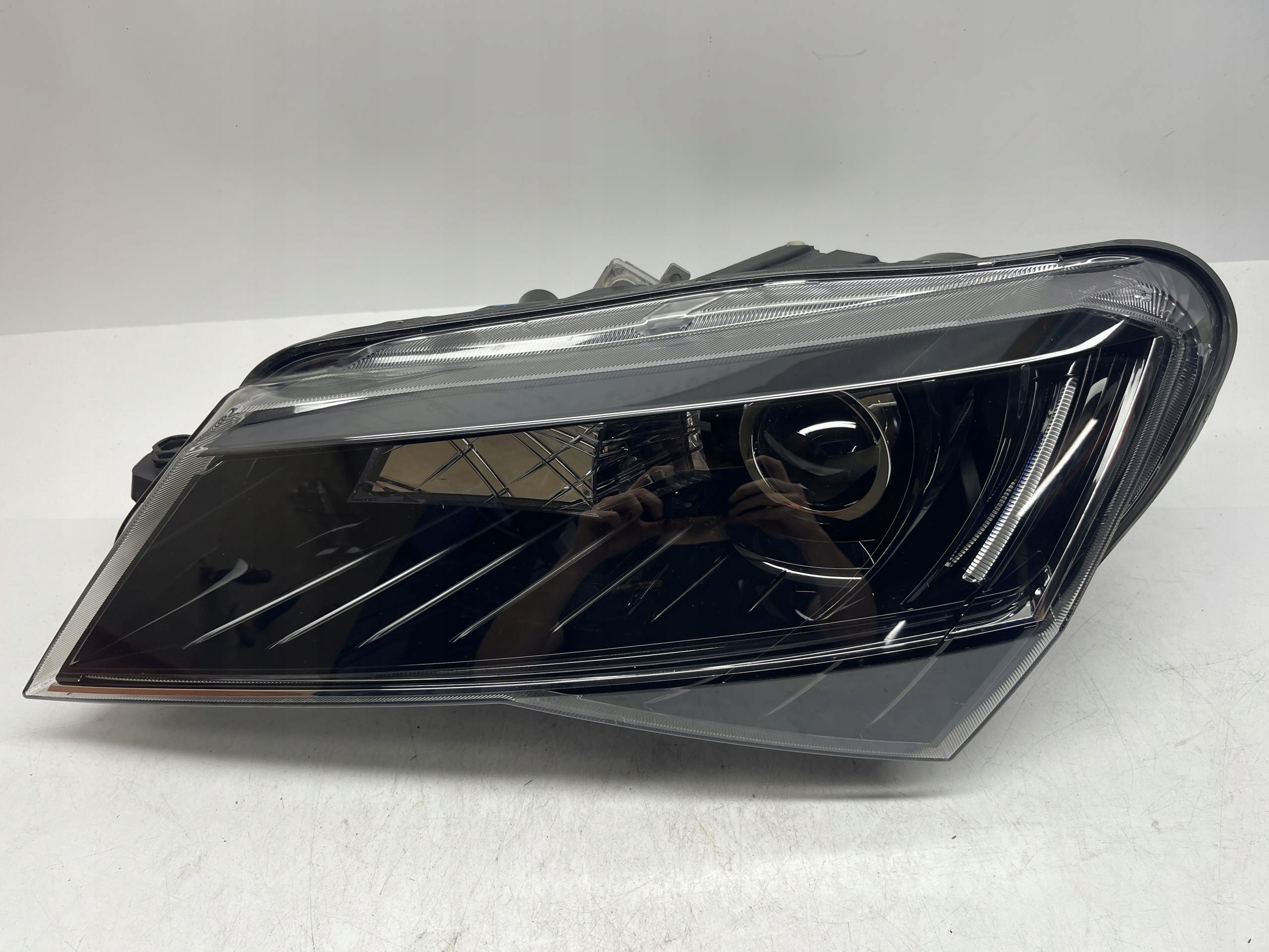 Skoda OE Superb Reflektor Lampa Przód LEWY XENON 3V1941015A