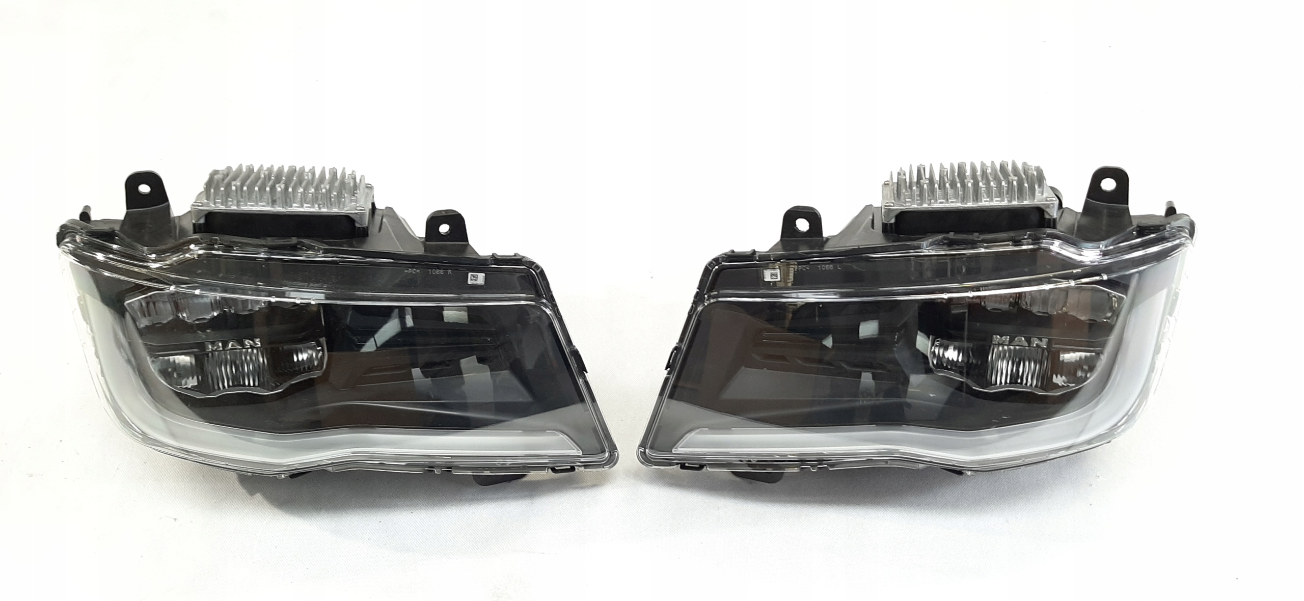 MAN TGX REFLEKTORY LEWY PRAWY PRZÓD FULL LED 81251016822 81251016821