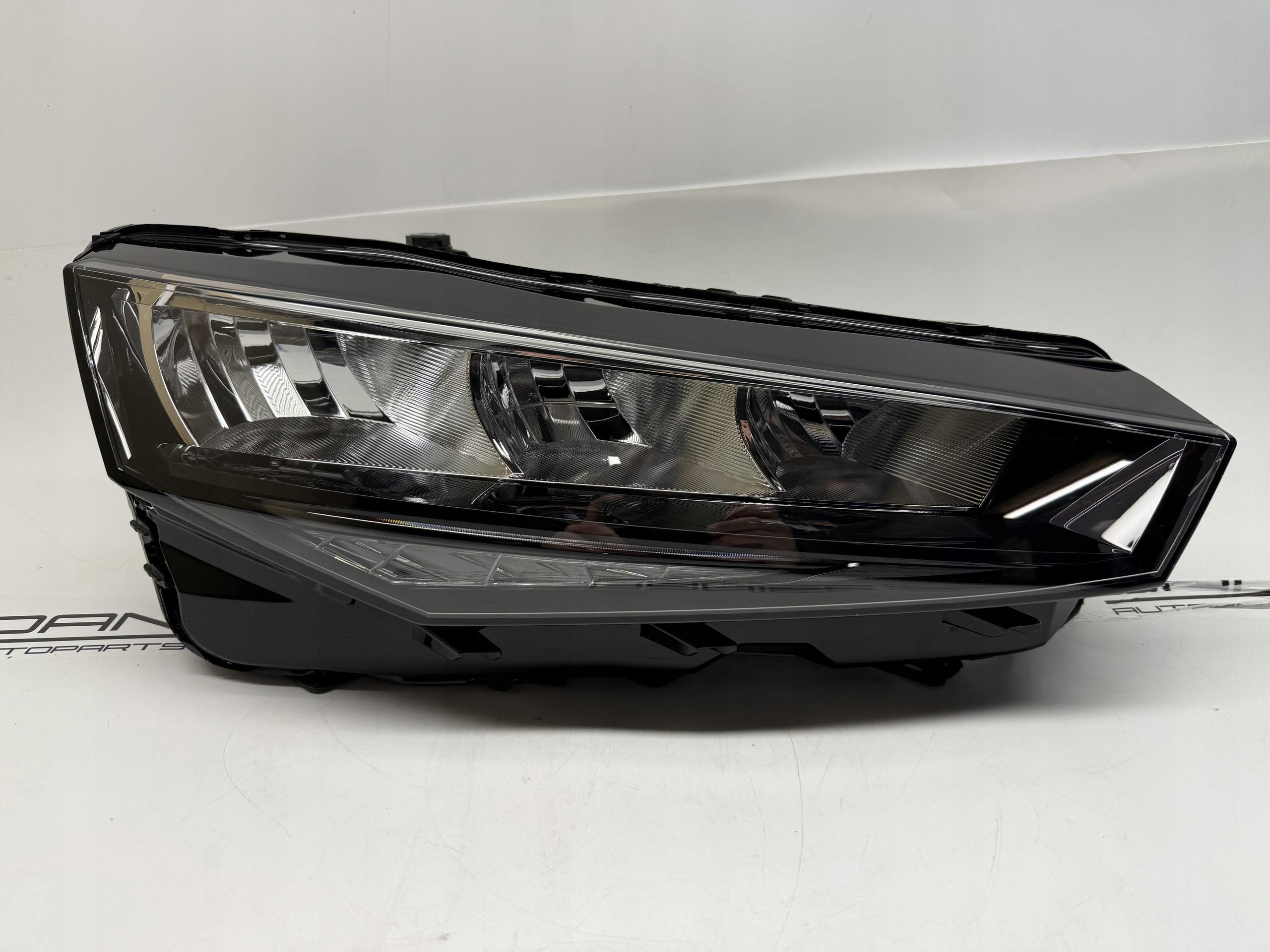 SKODA SCALA REFLEKTOR LAMPA PRAWY PRZÓD LED 655941016