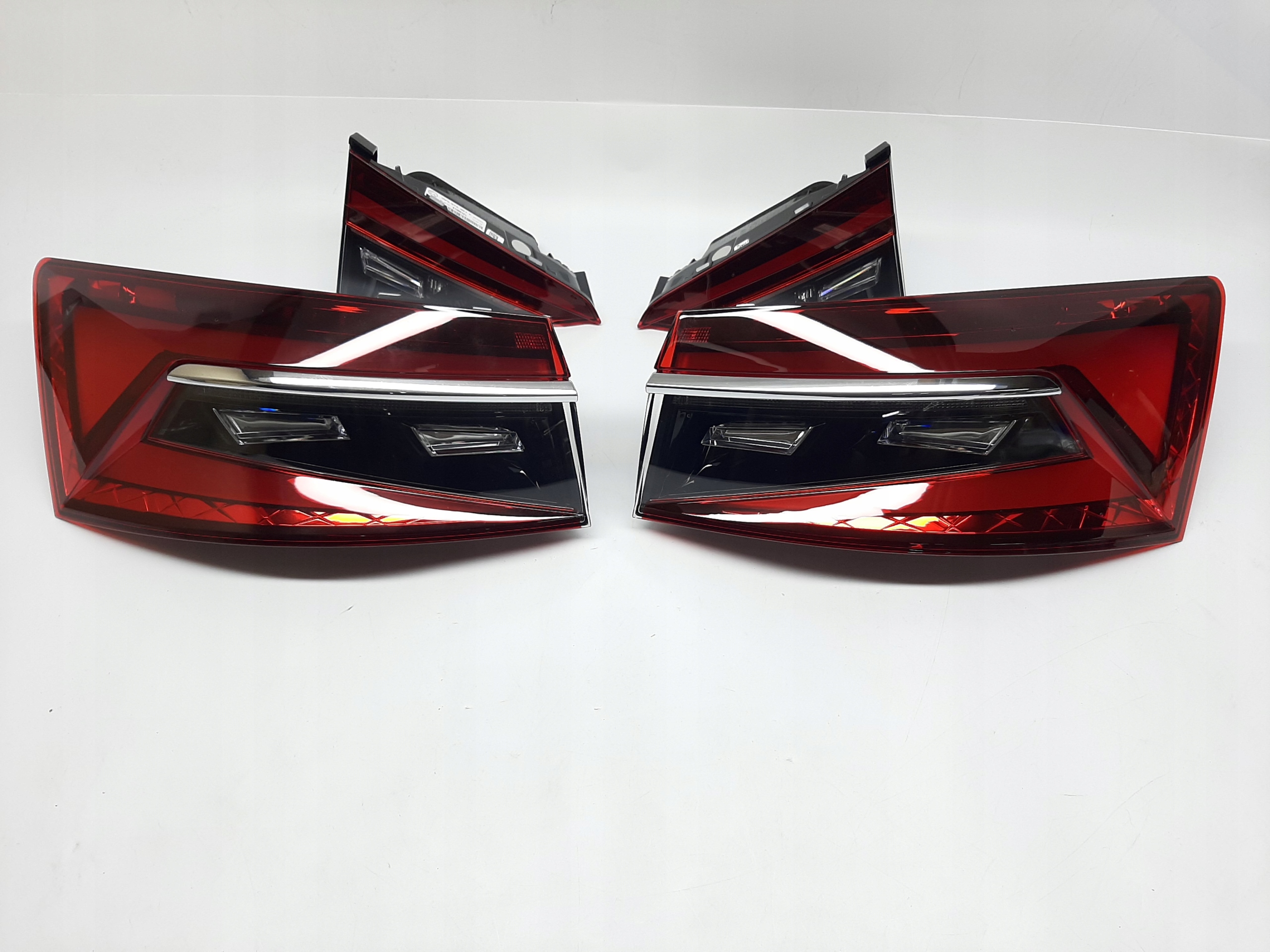 SKODA SUPERB LAMPY TYLNE KOMPLET 3V5945207C 3V5945208C 3V5945208 3V5945307F