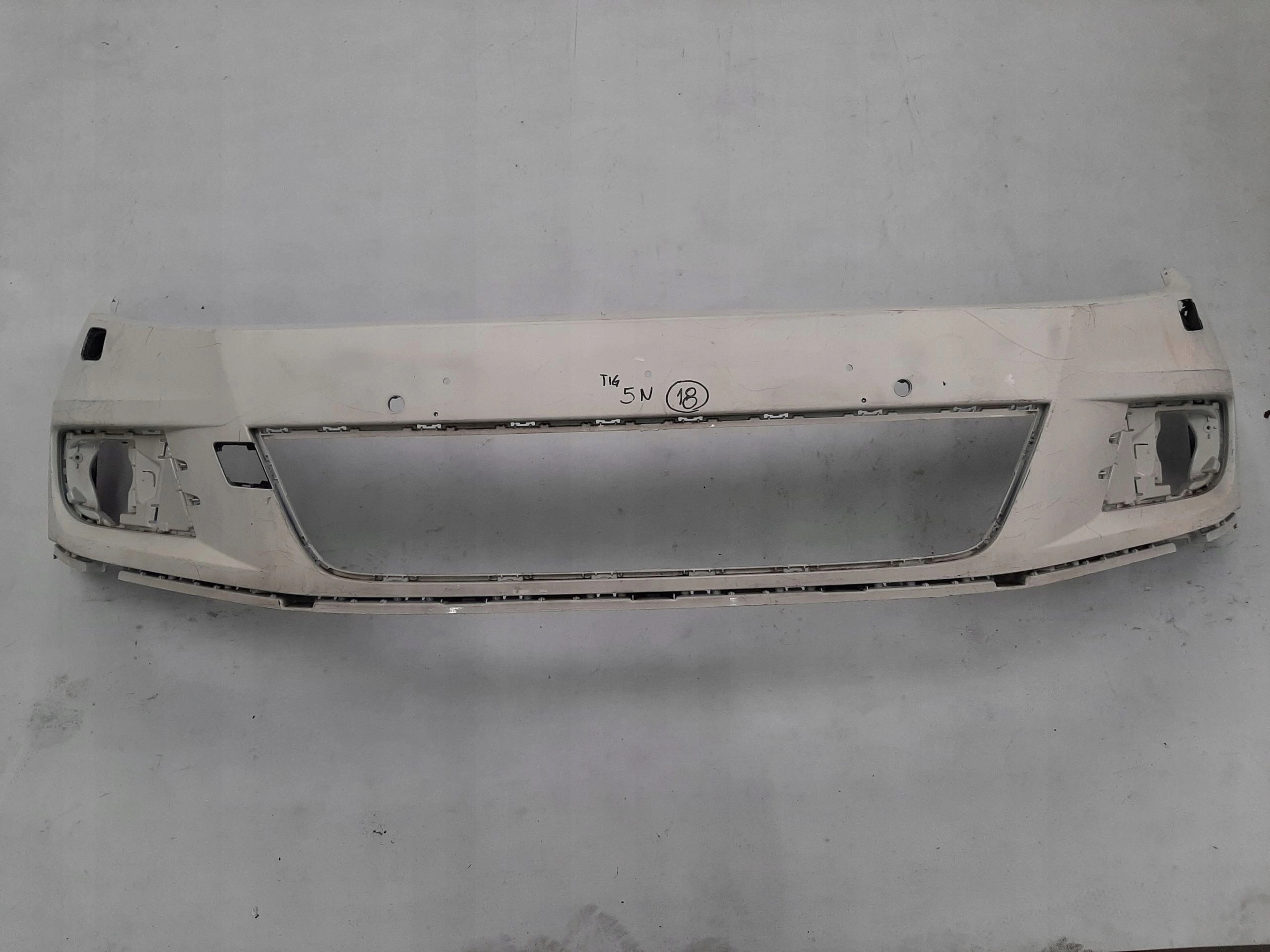 VW TIGUAN lift 5N0807221K zderzak przedni przód