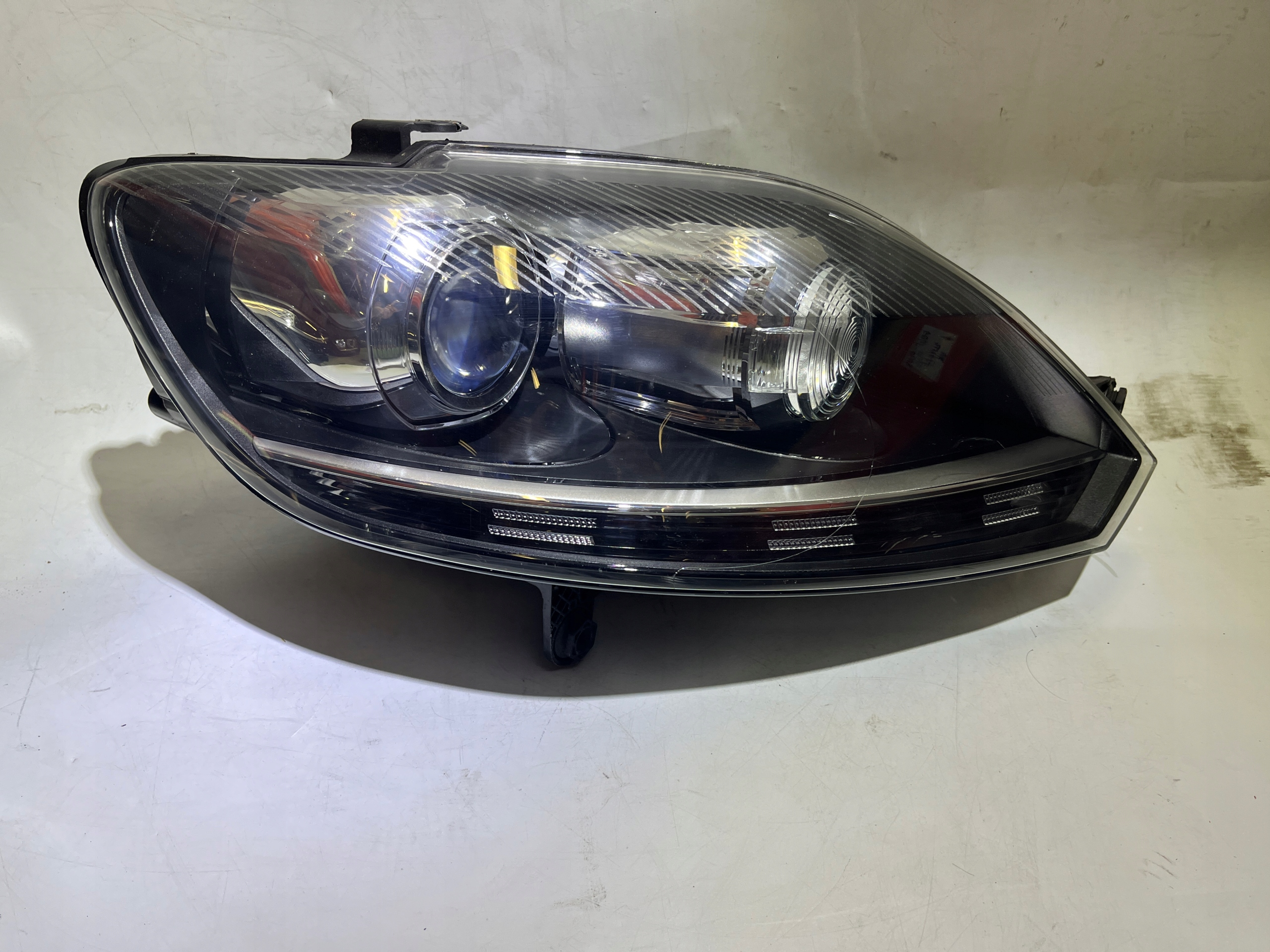 VOLKSWAGEN GOLF VI PLUS REFLEKTOR XENON PRZÓD PRZEDNIA PRAWA 5M1941752B