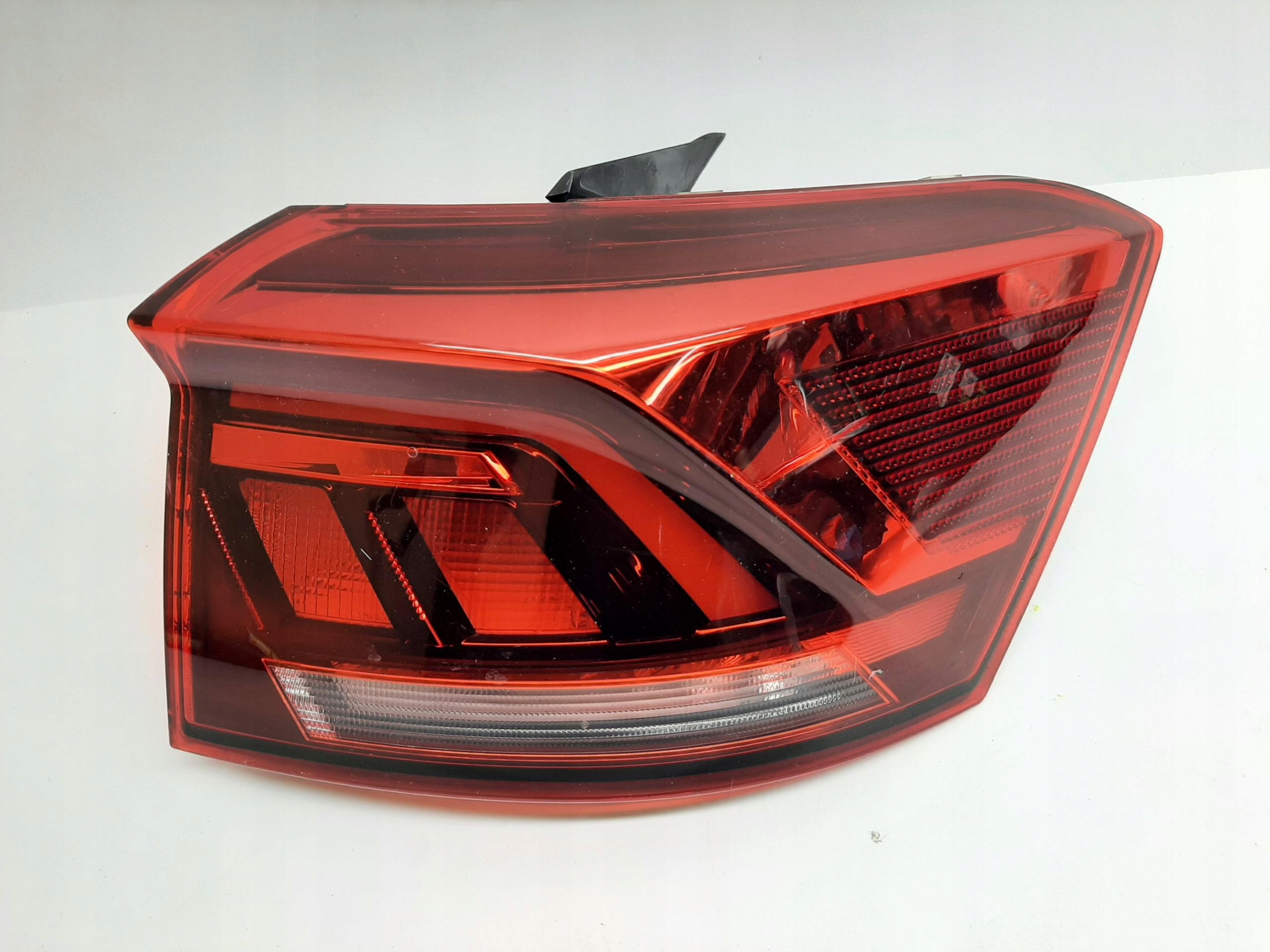 VW T-ROC LIFT LAMPA PRAWA TYLNA TYŁ LED 2GA945096D